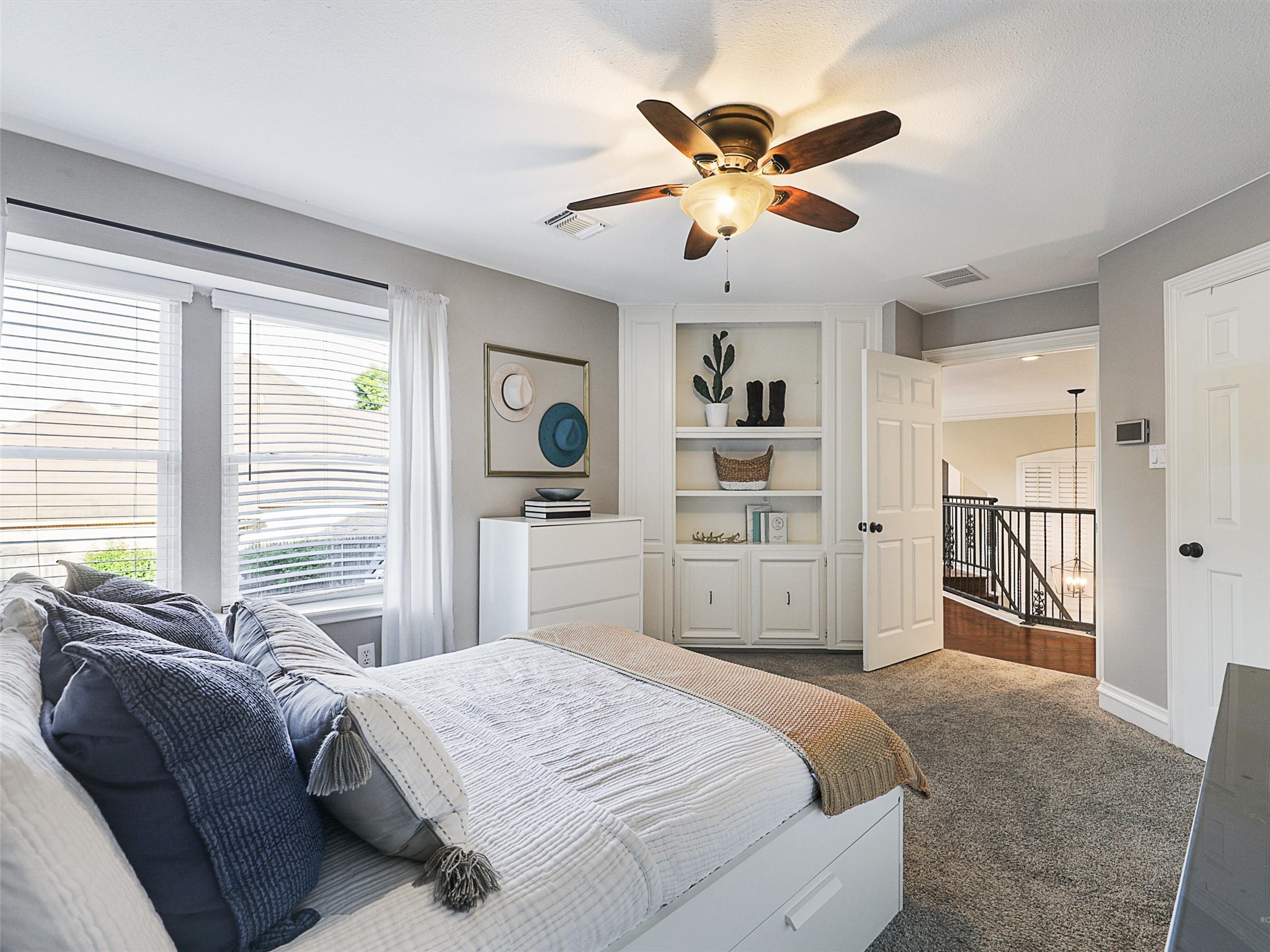 3206 Queensbury Way W