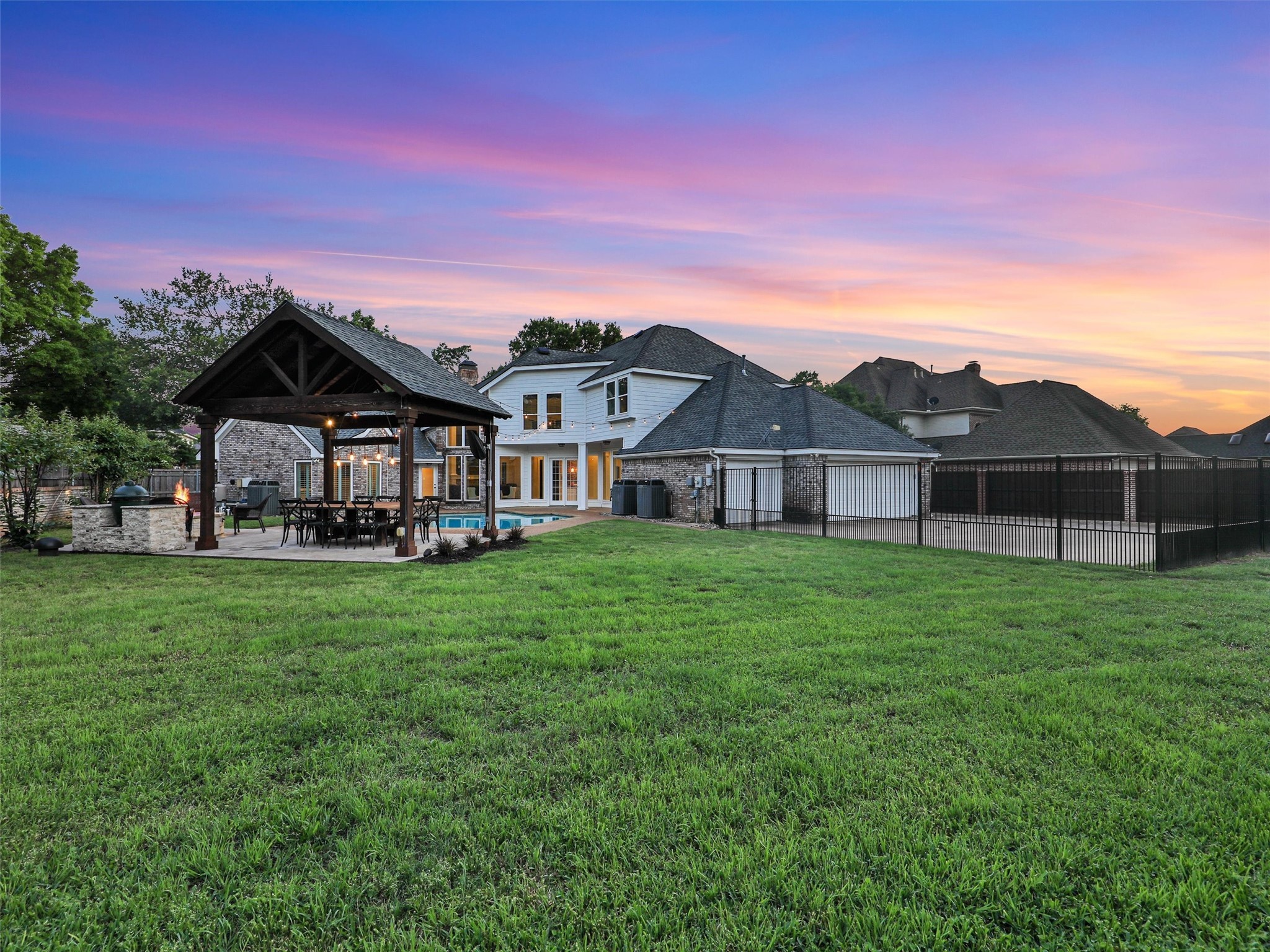 3206 Queensbury Way W