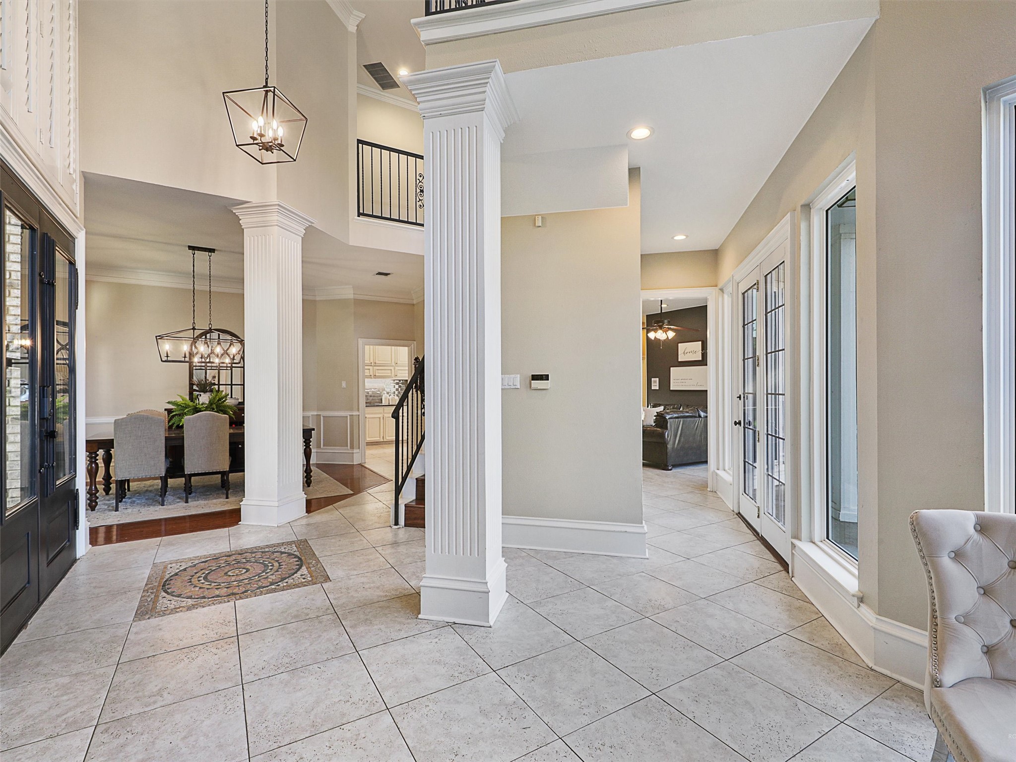 3206 Queensbury Way W