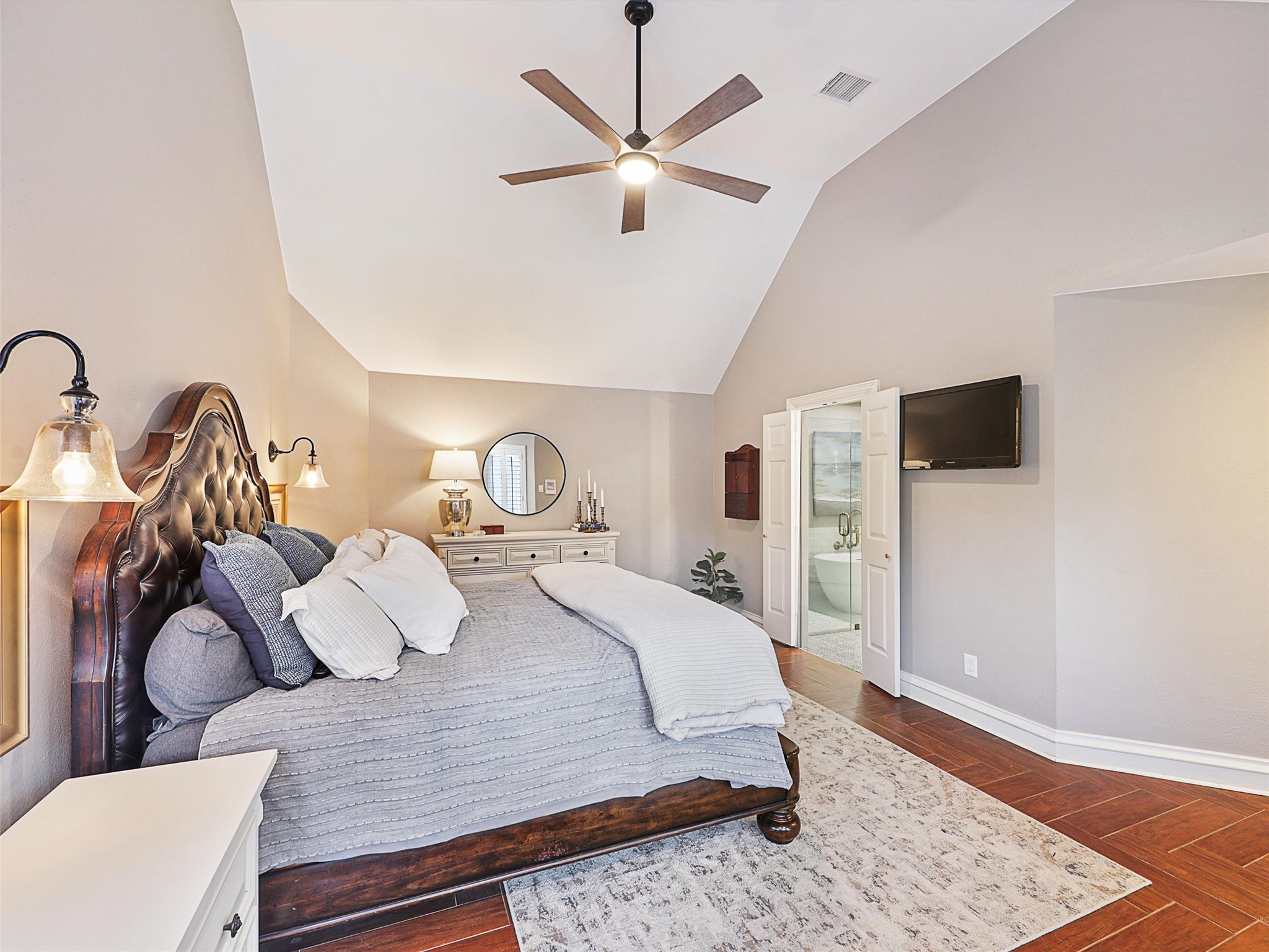 3206 Queensbury Way W