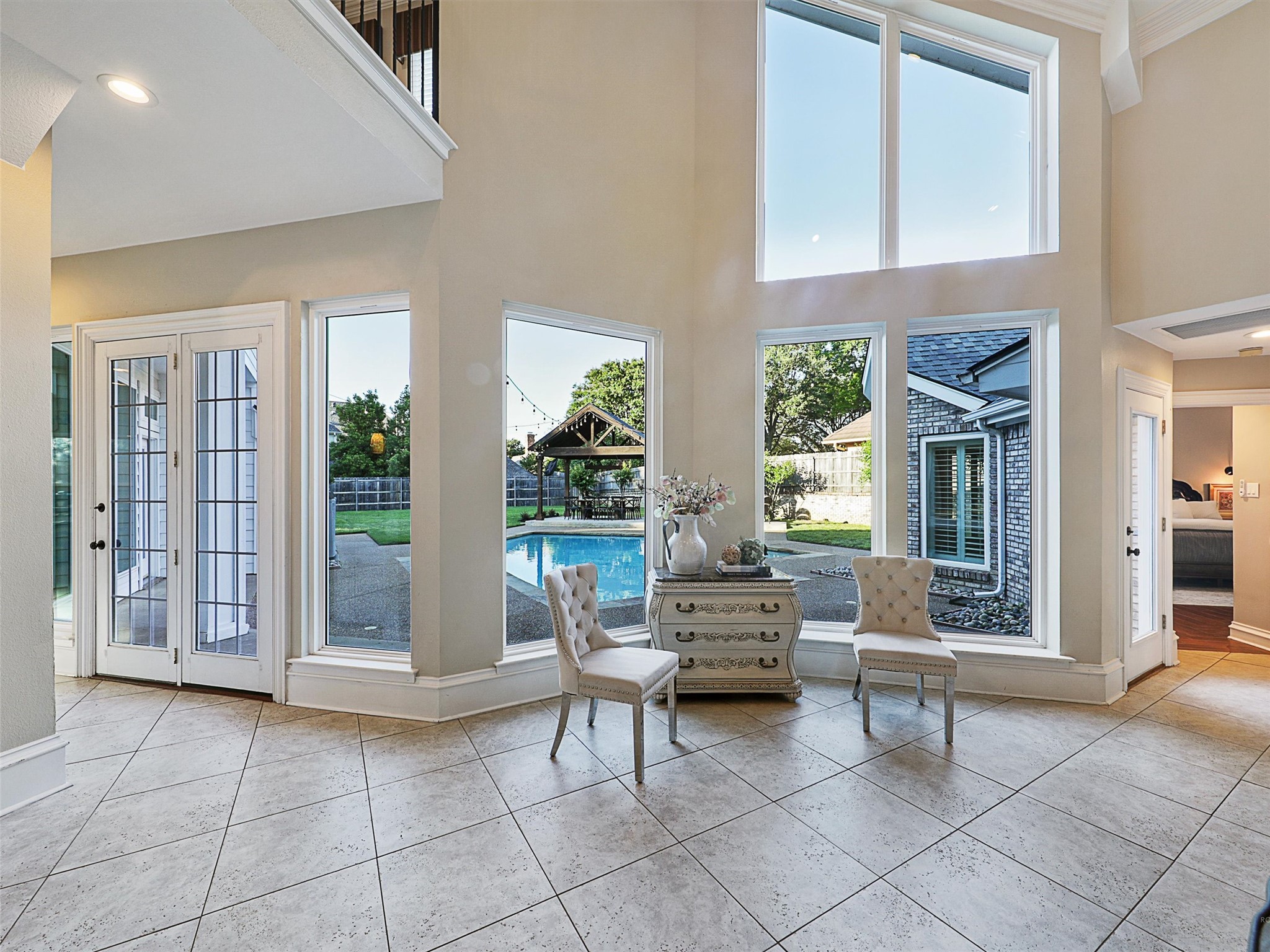 3206 Queensbury Way W