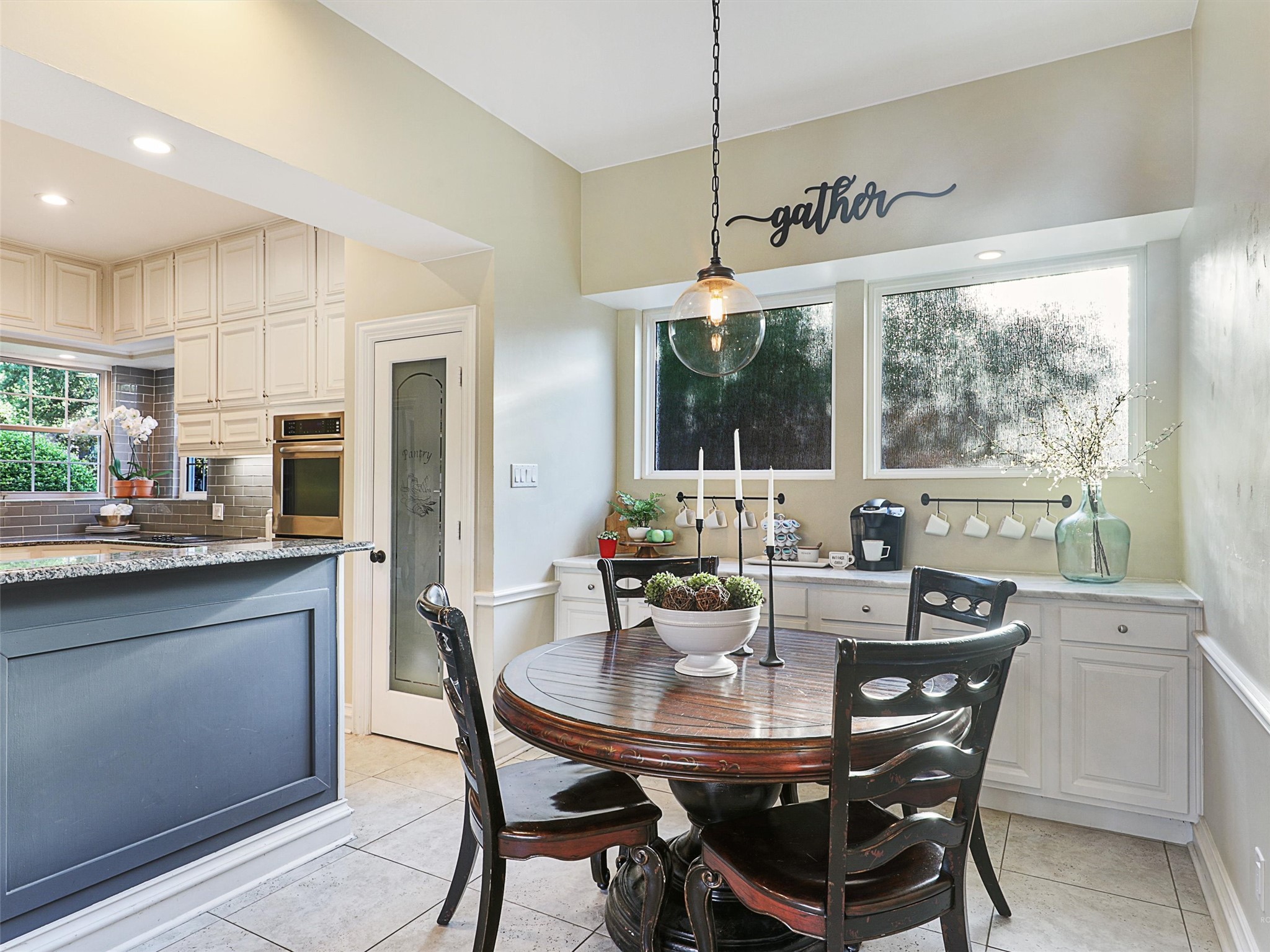 3206 Queensbury Way W