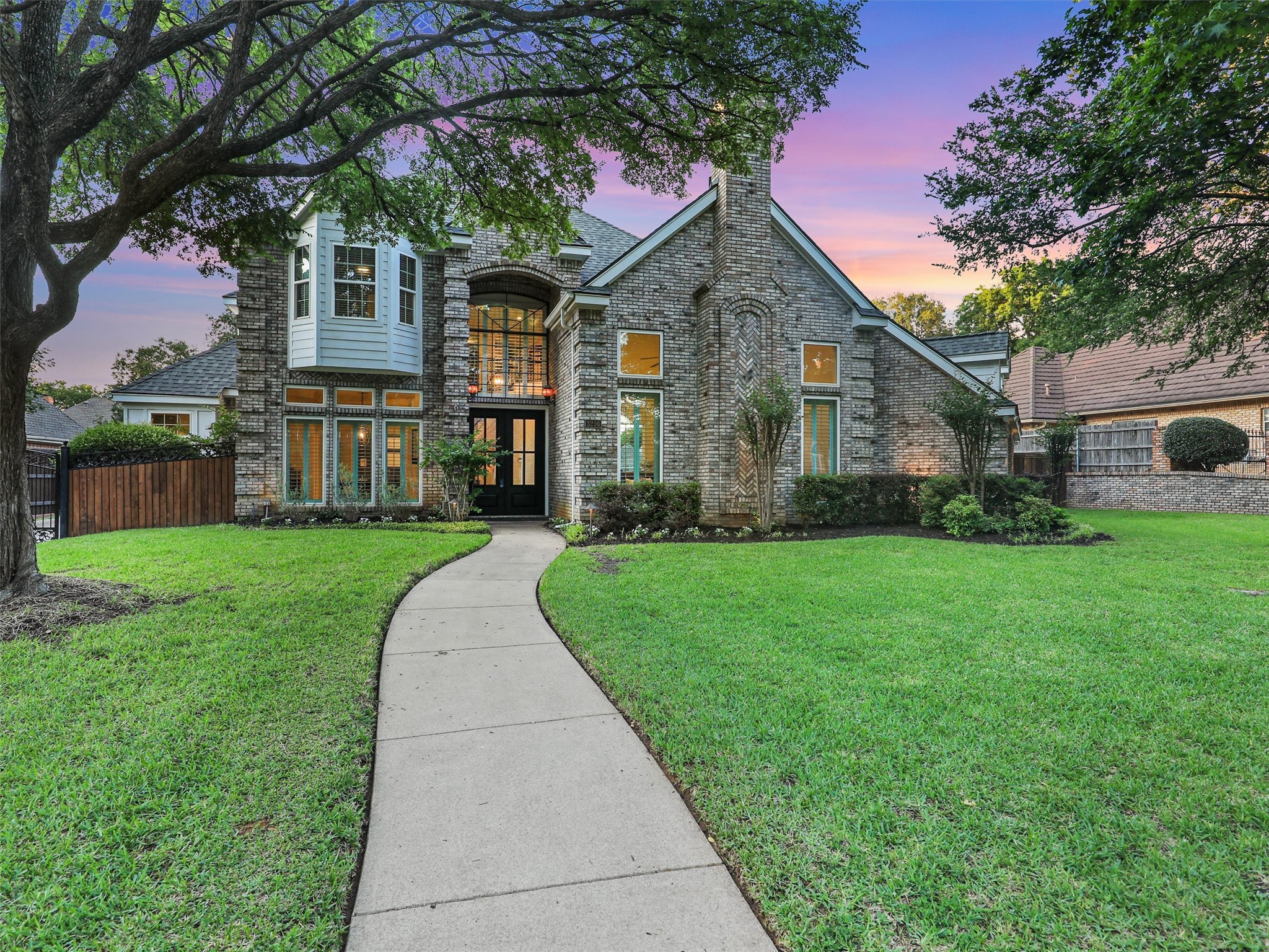 3206 Queensbury Way W