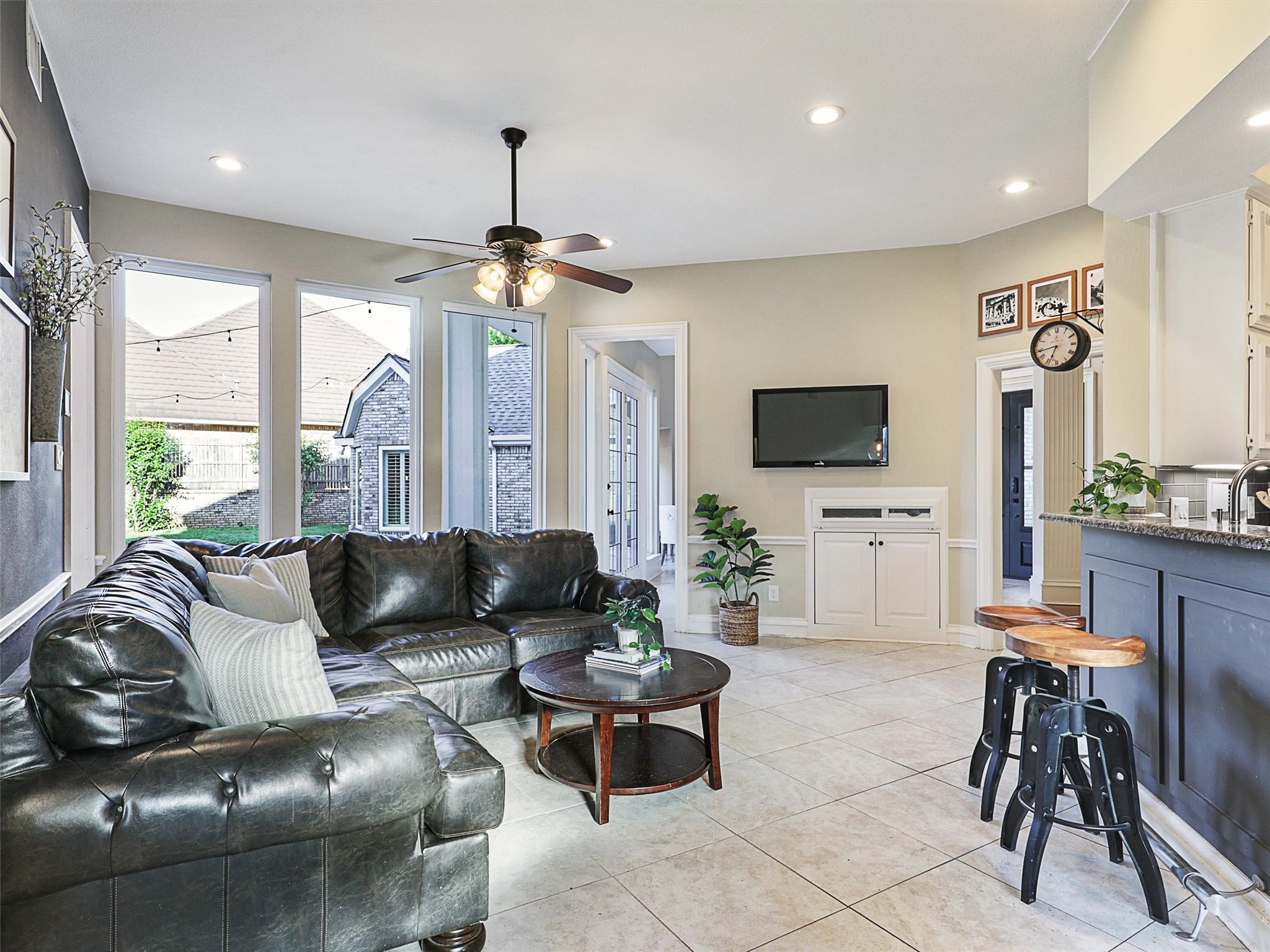 3206 Queensbury Way W