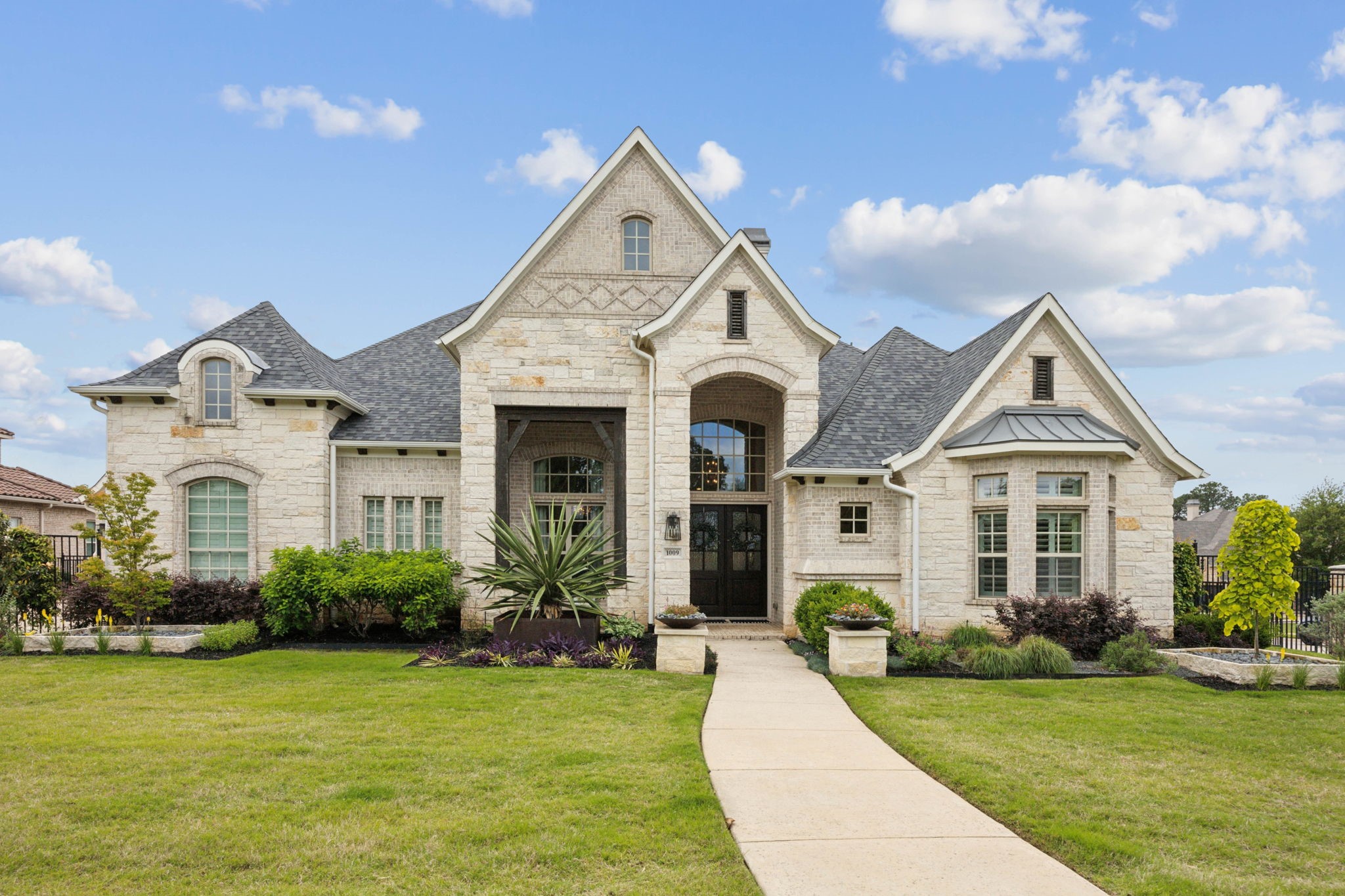 1009 Hampton Manor Way