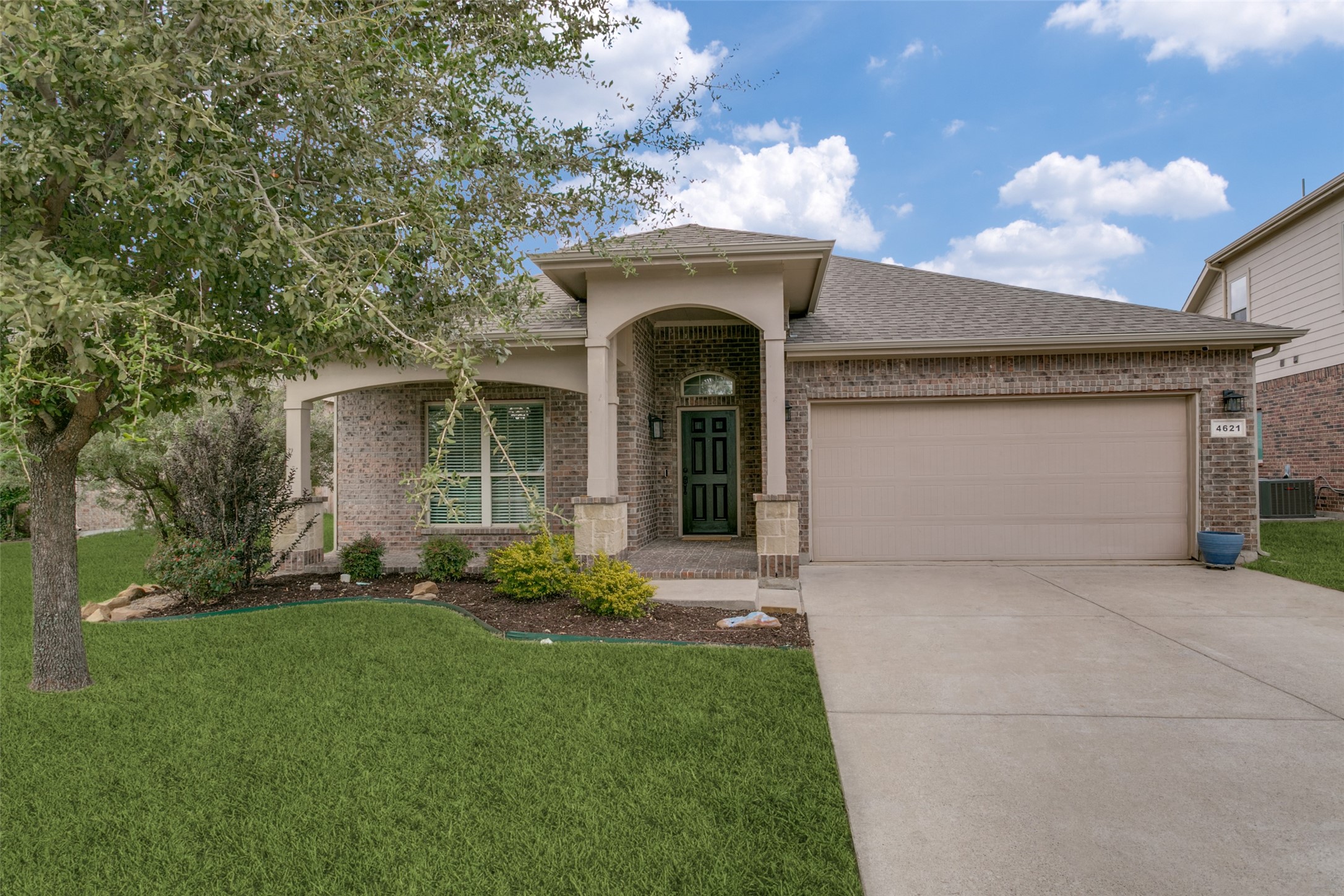 4621 Lazy Oaks Street