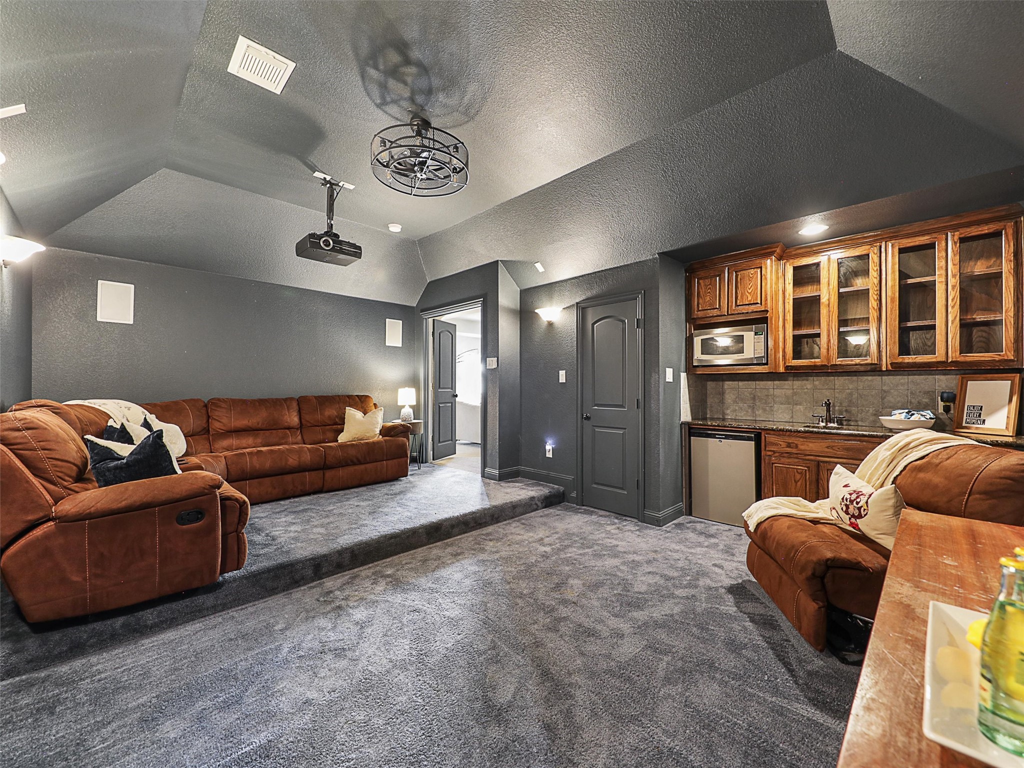 2420 Lilyfield Drive