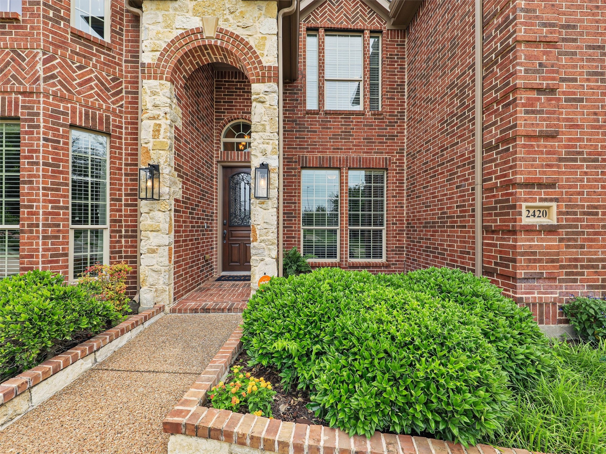 2420 Lilyfield Drive