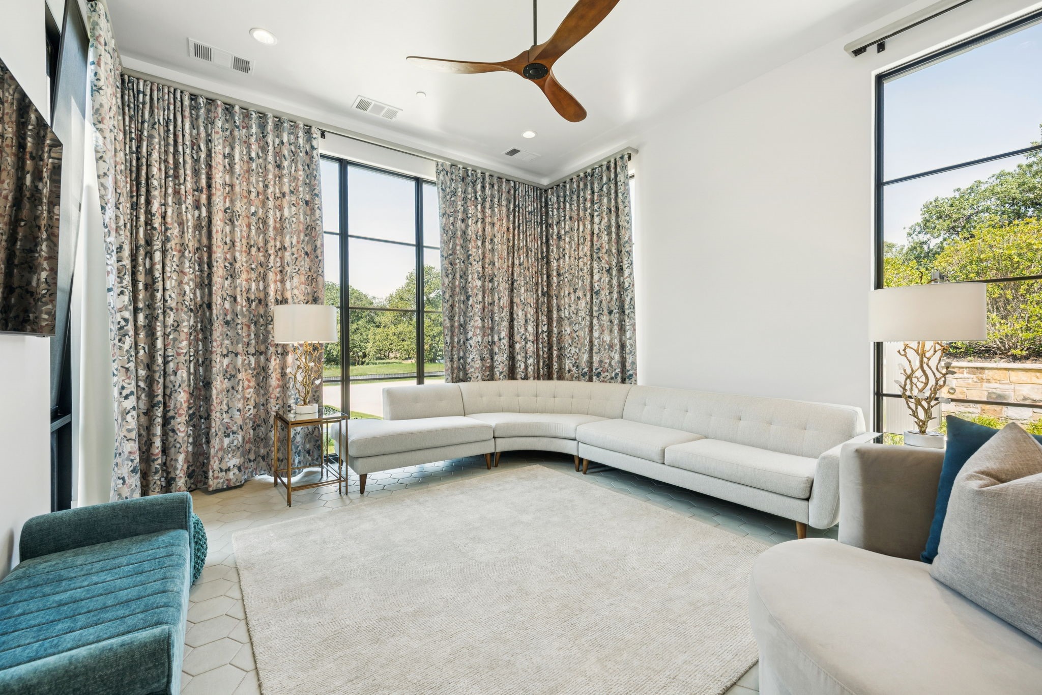 1502 Bluffview Drive