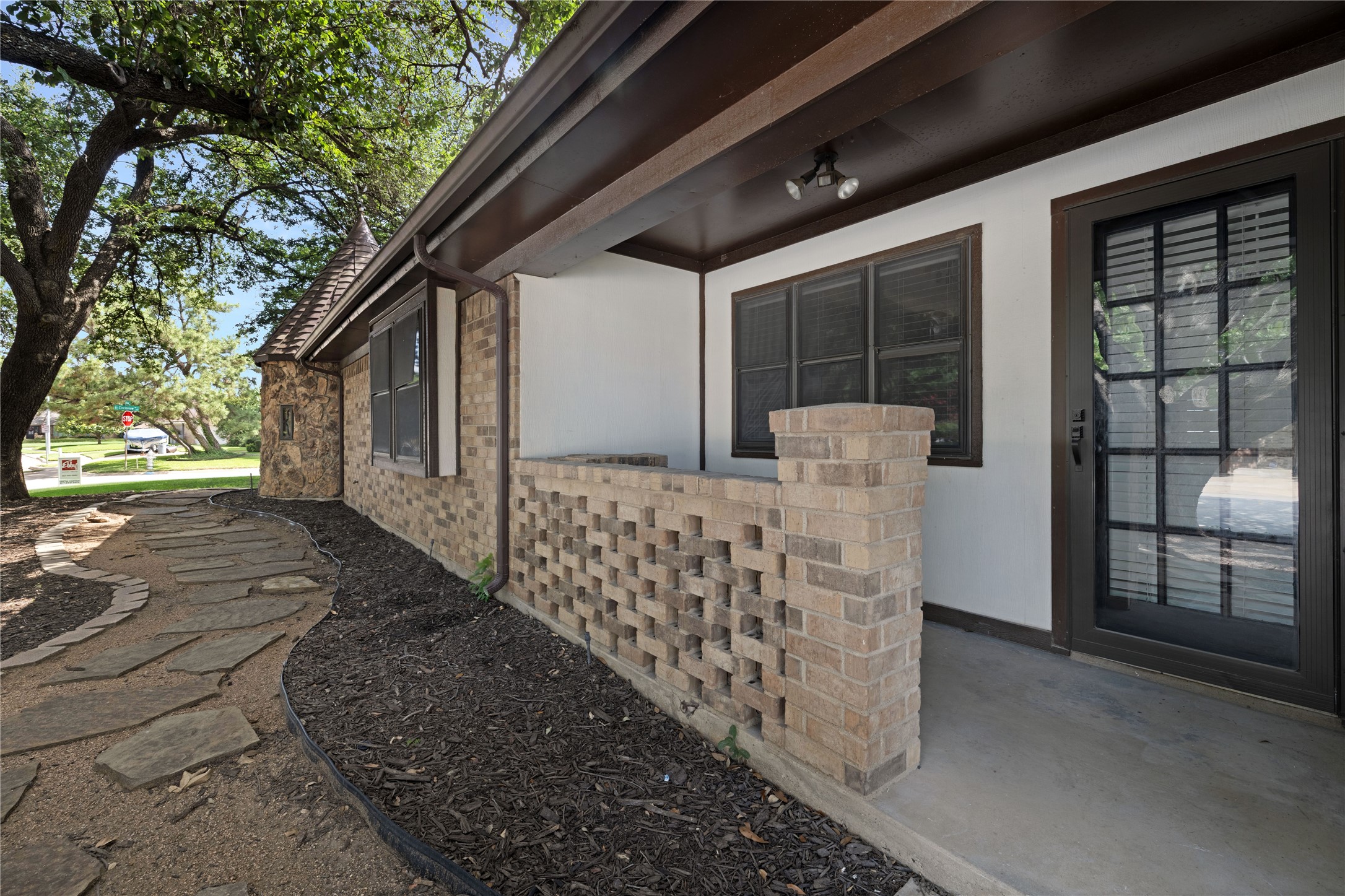 101 Circleview Drive S