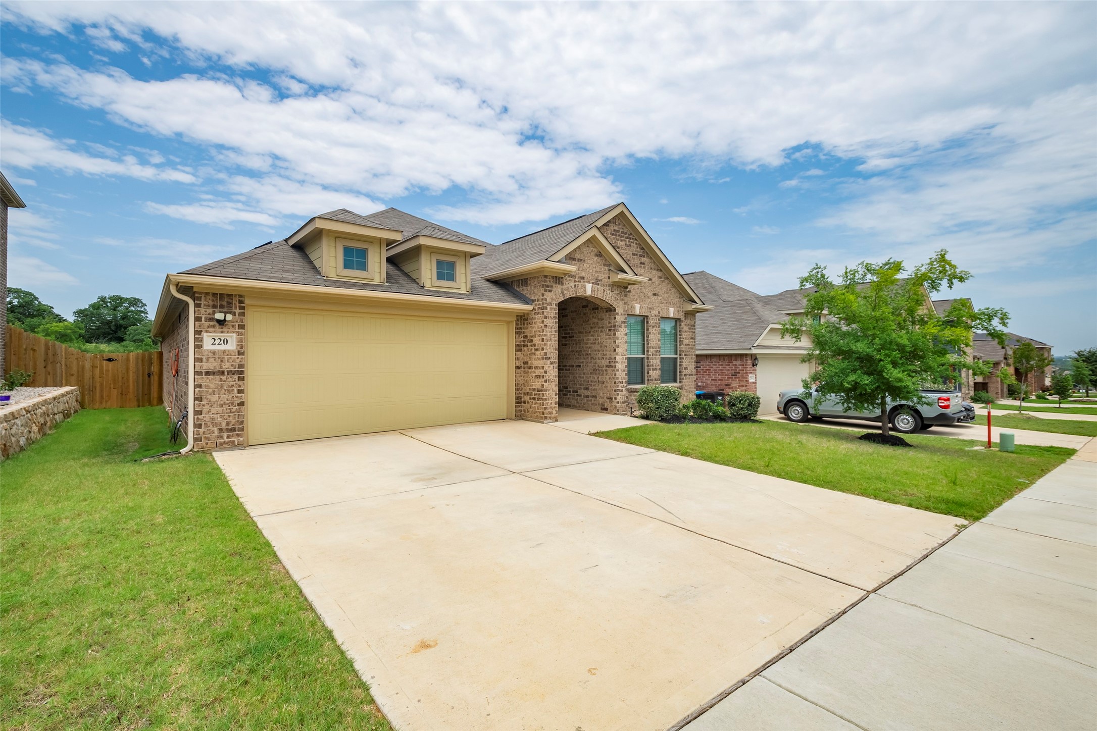 220 Ridgeland Oaks Drive