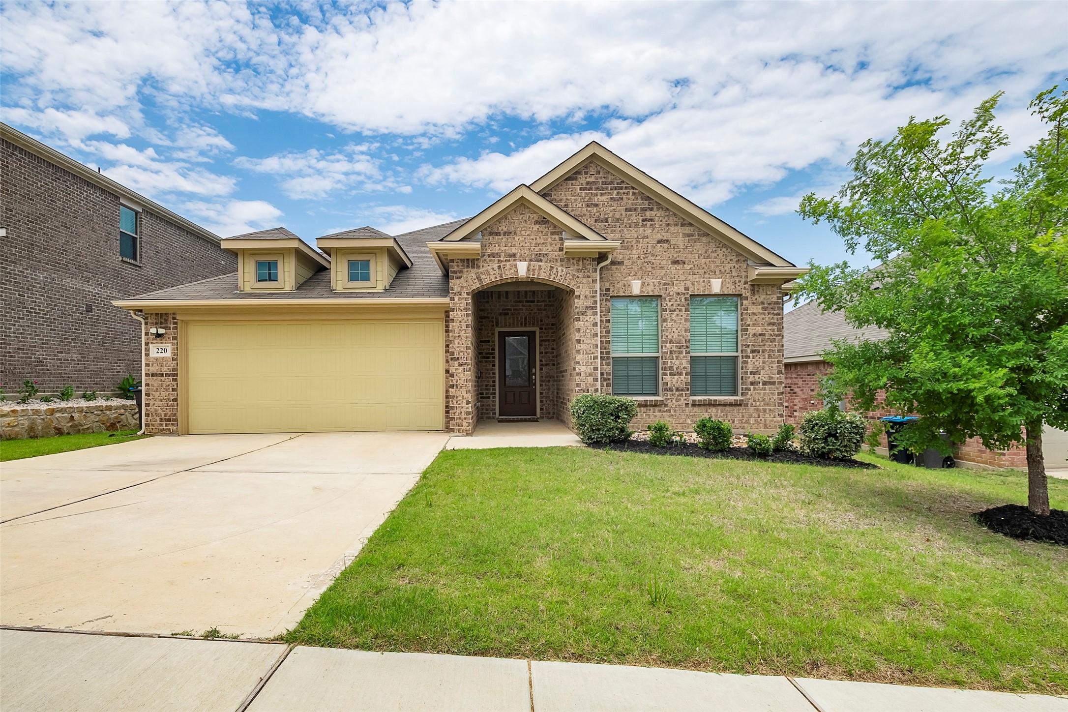 220 Ridgeland Oaks Drive