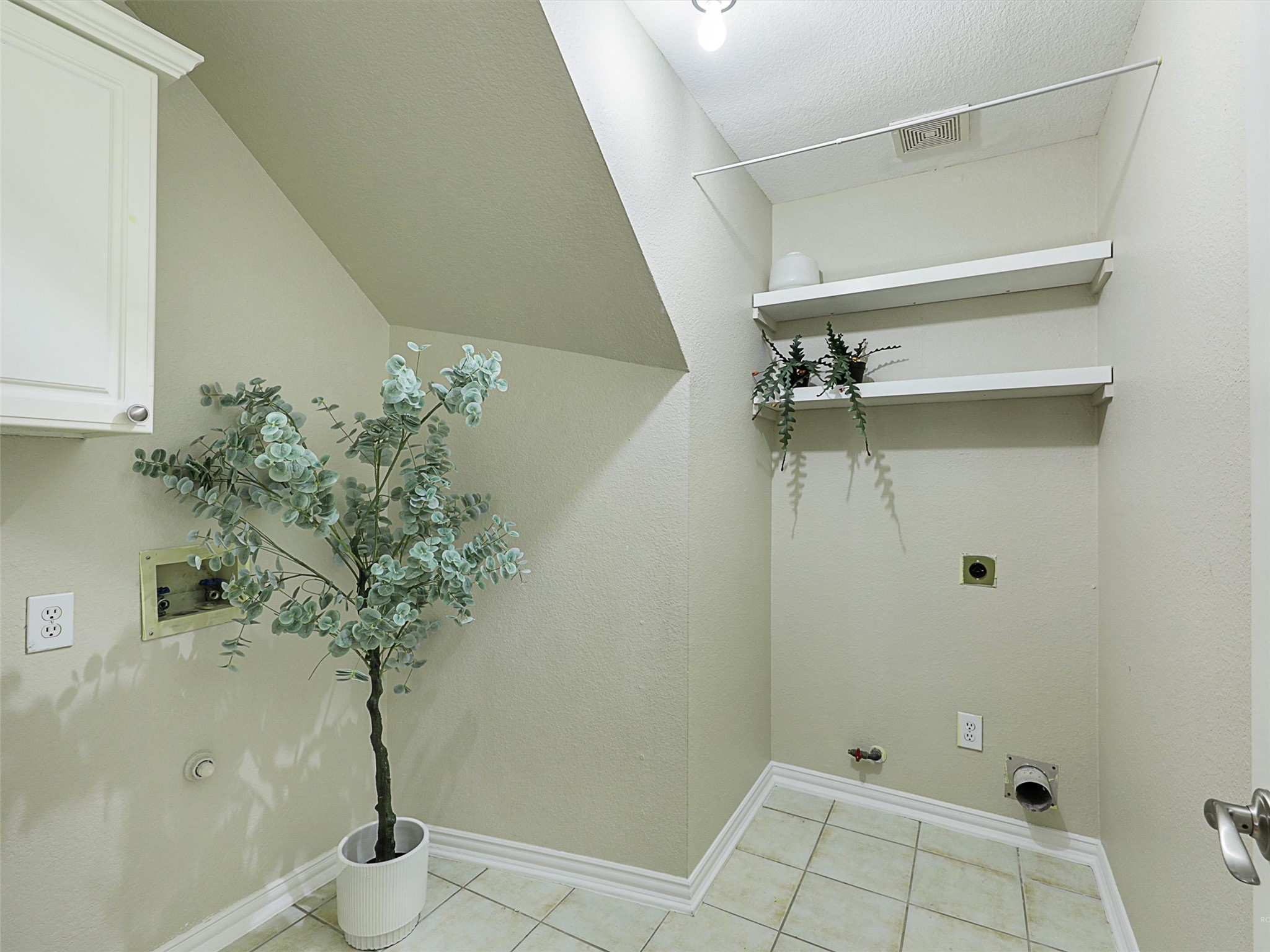 918 Midland Creek Drive