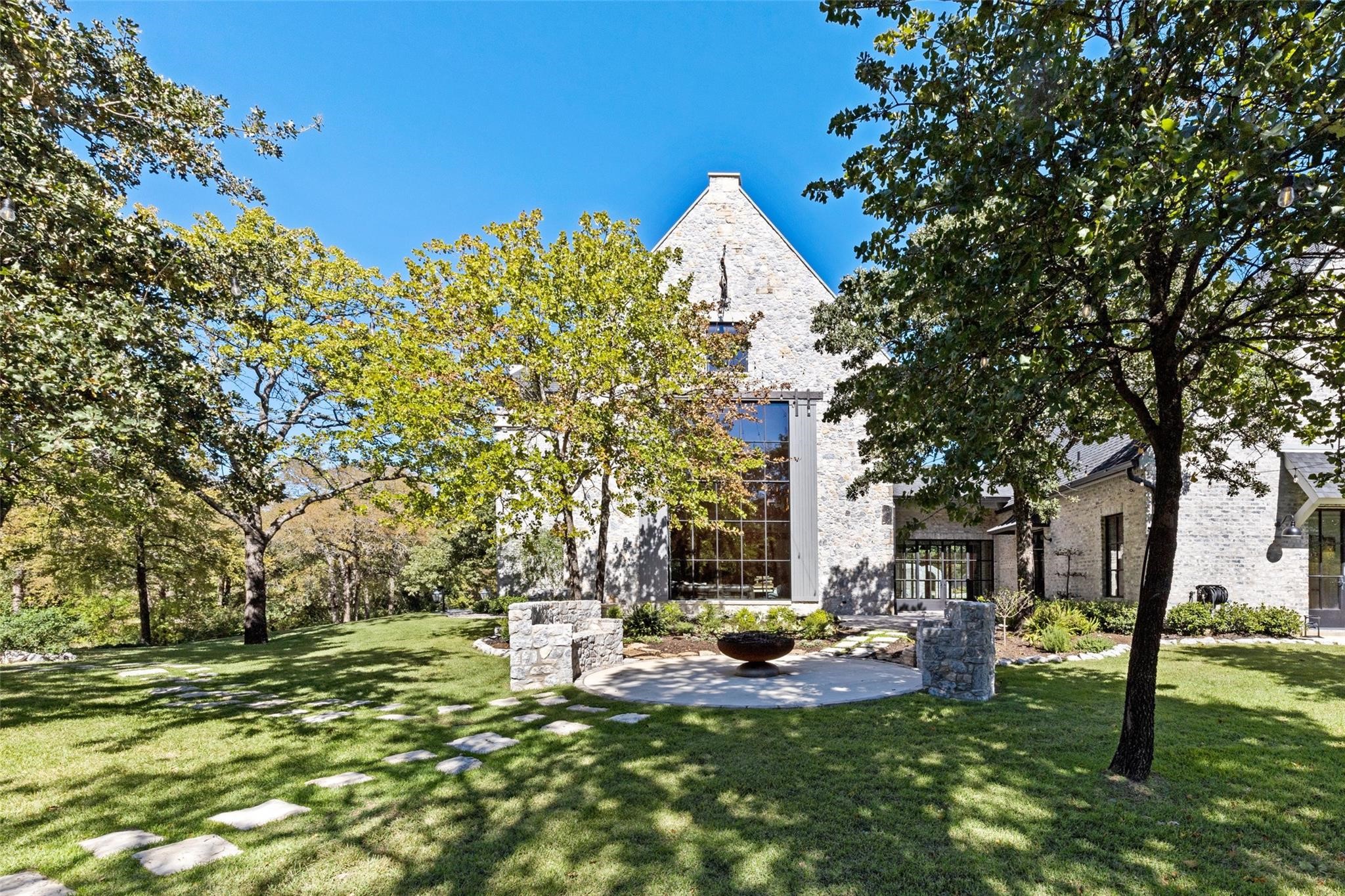 1500 Lakeview Boulevard