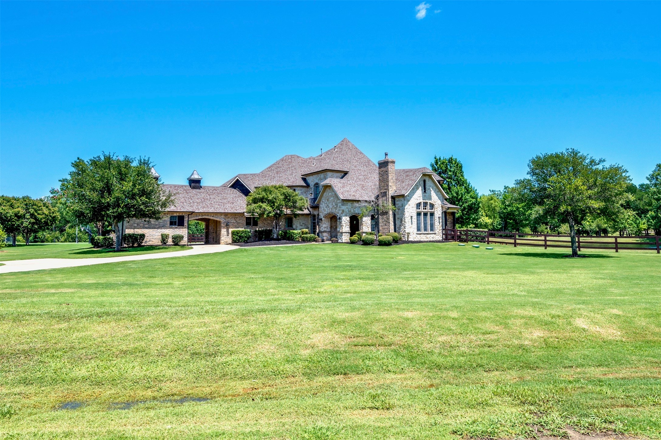 800 Manor Drive