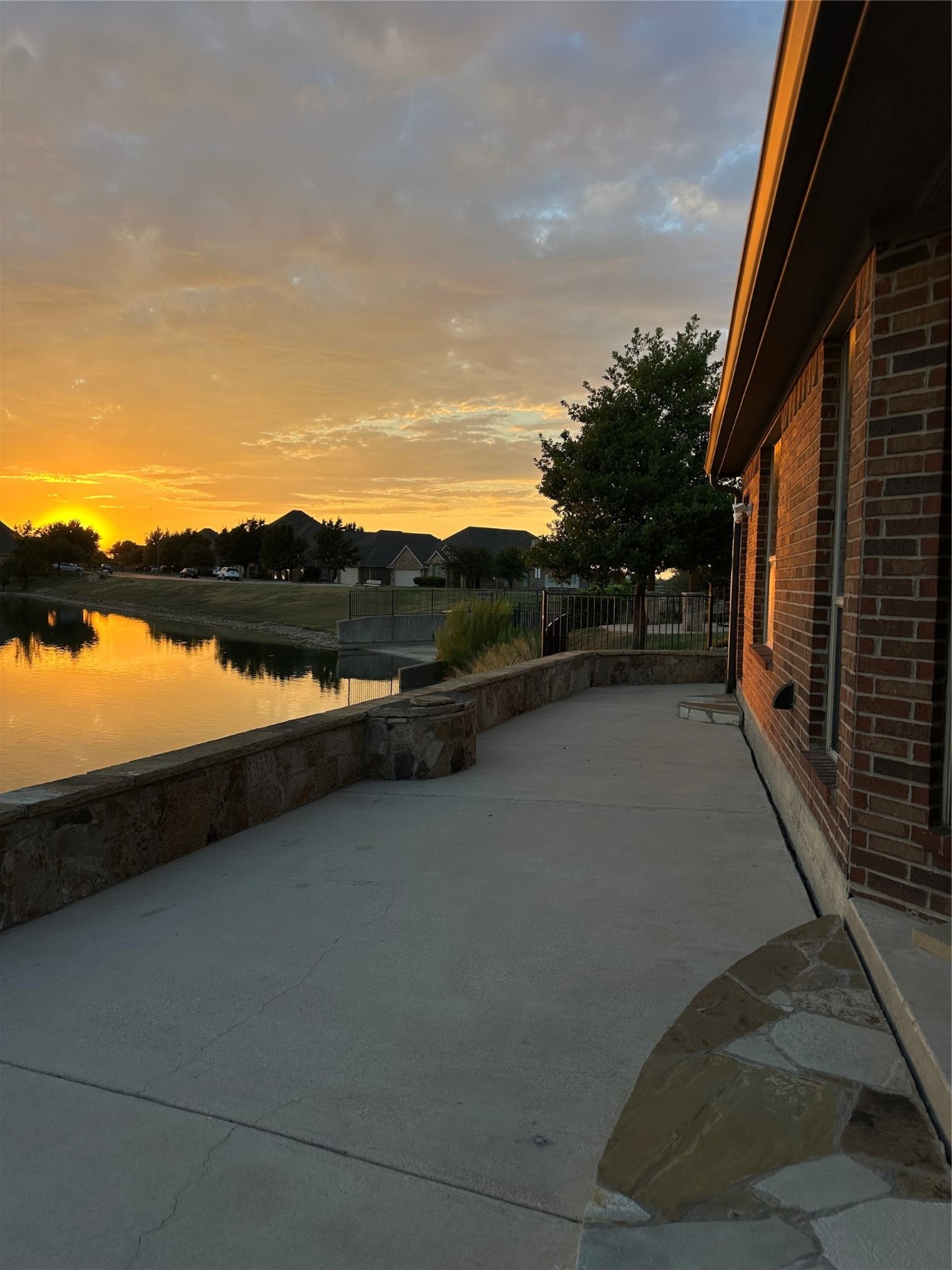 4568 Lakeside Hollow Street