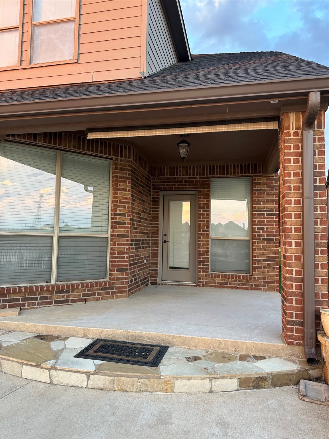 4568 Lakeside Hollow Street