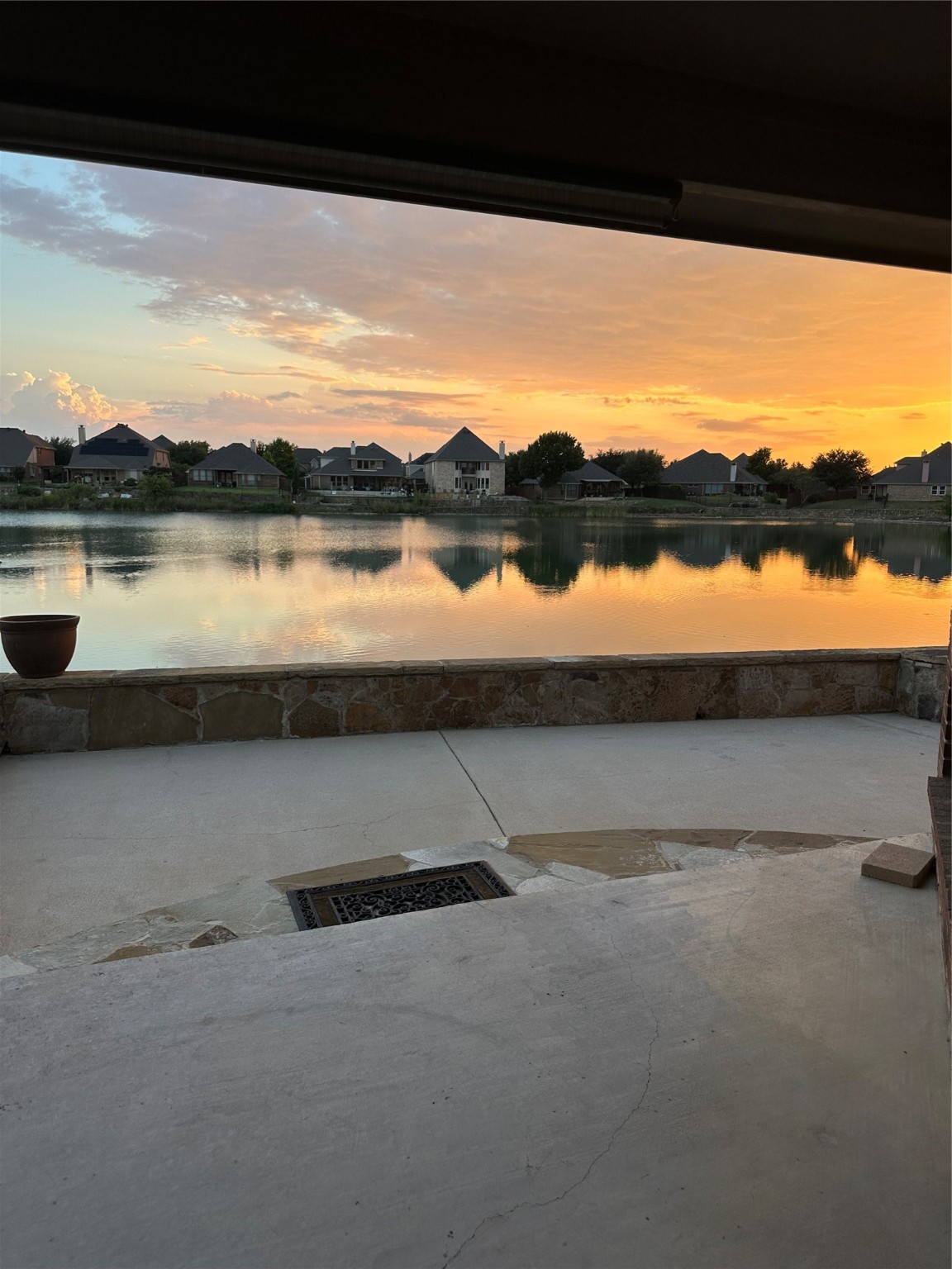 4568 Lakeside Hollow Street