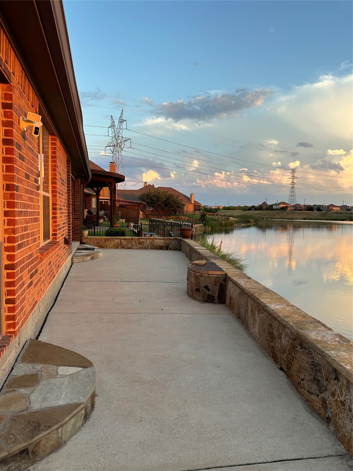 4568 Lakeside Hollow Street