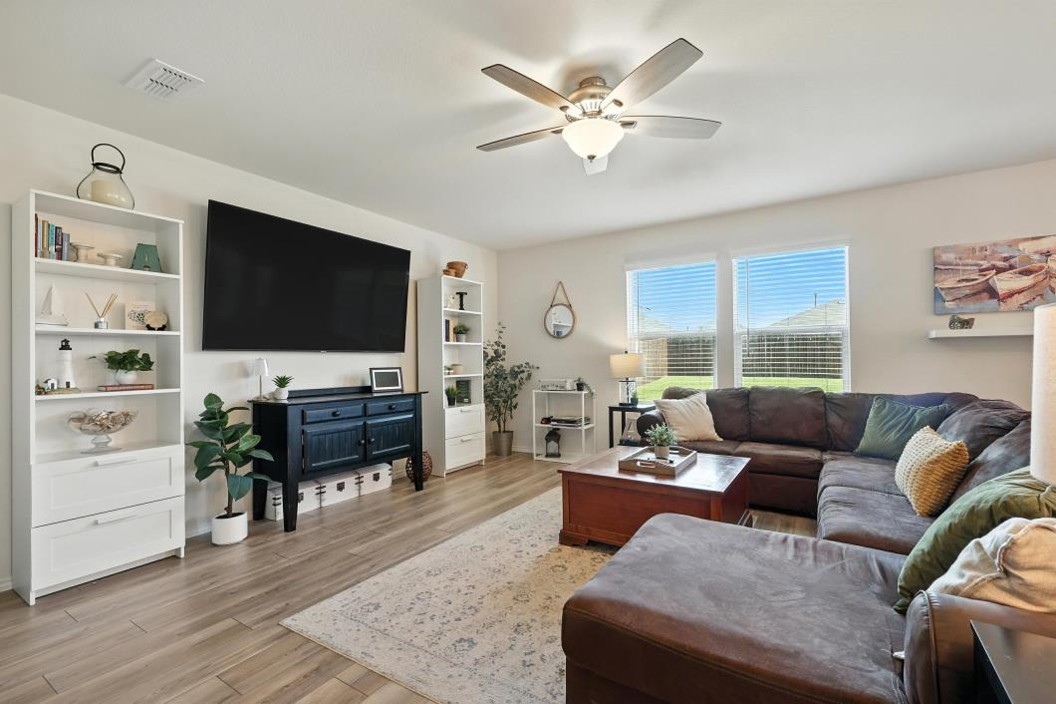 1945 Huisache Street