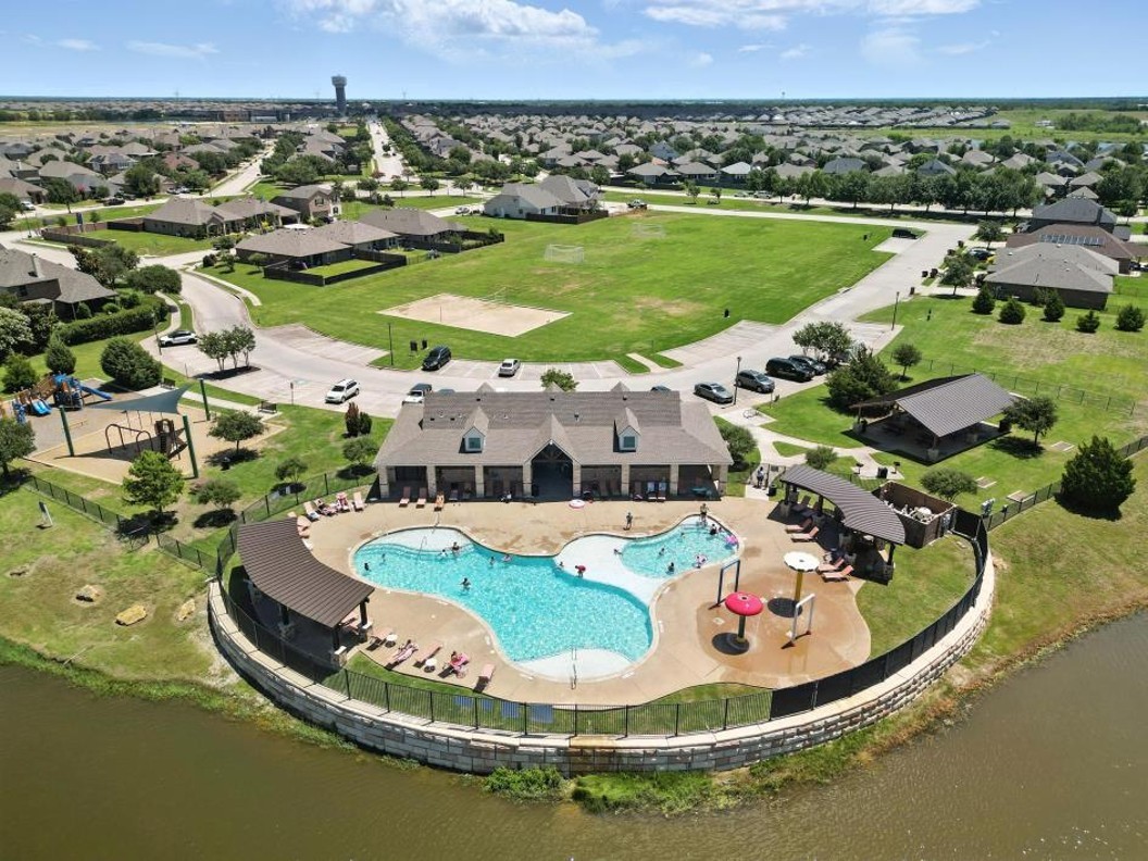 1945 Huisache Street