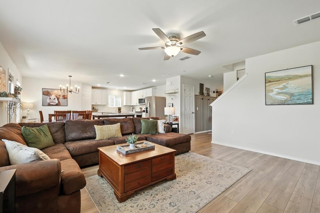 1945 Huisache Street