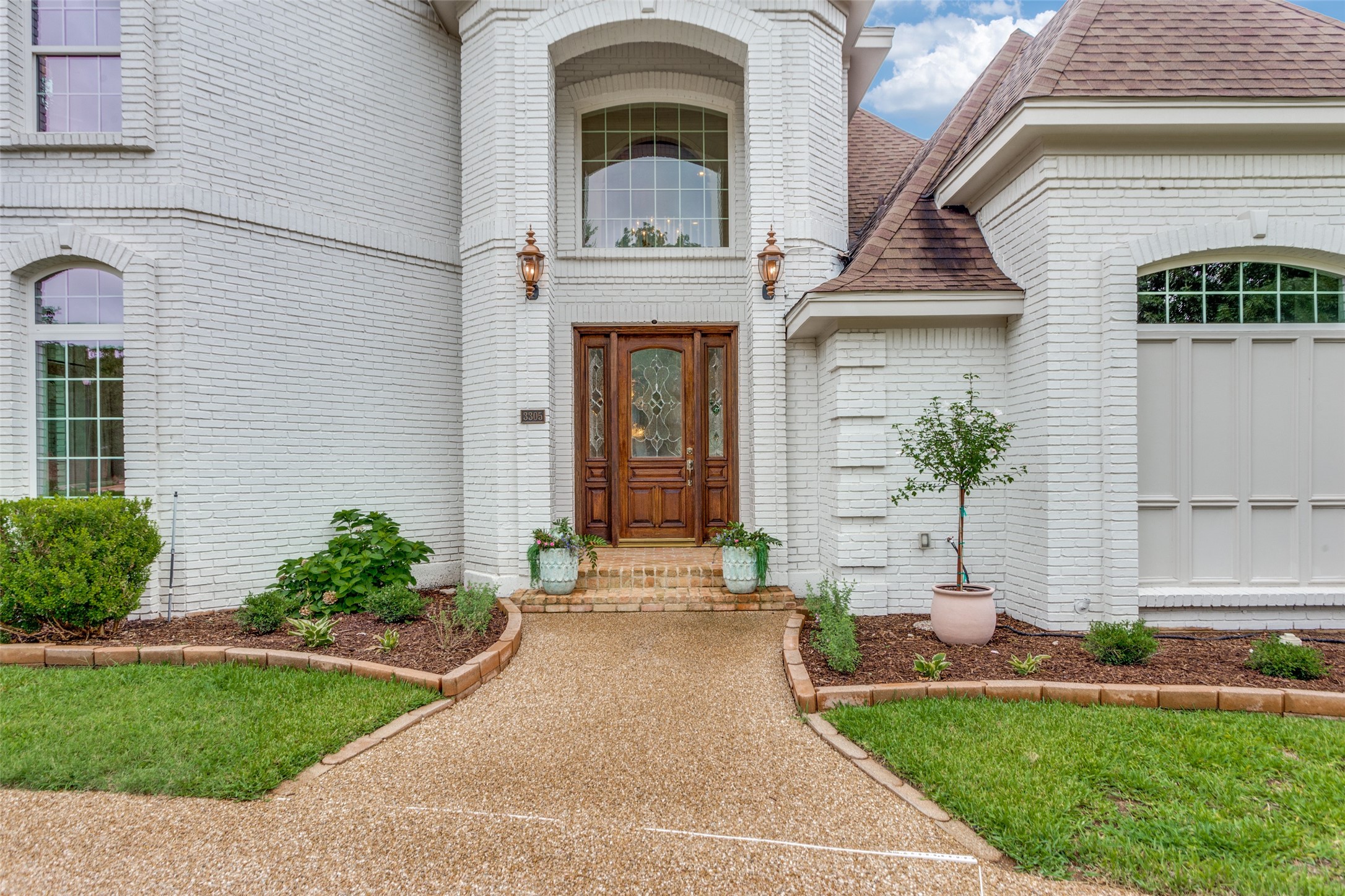 3305 St Albans Circle