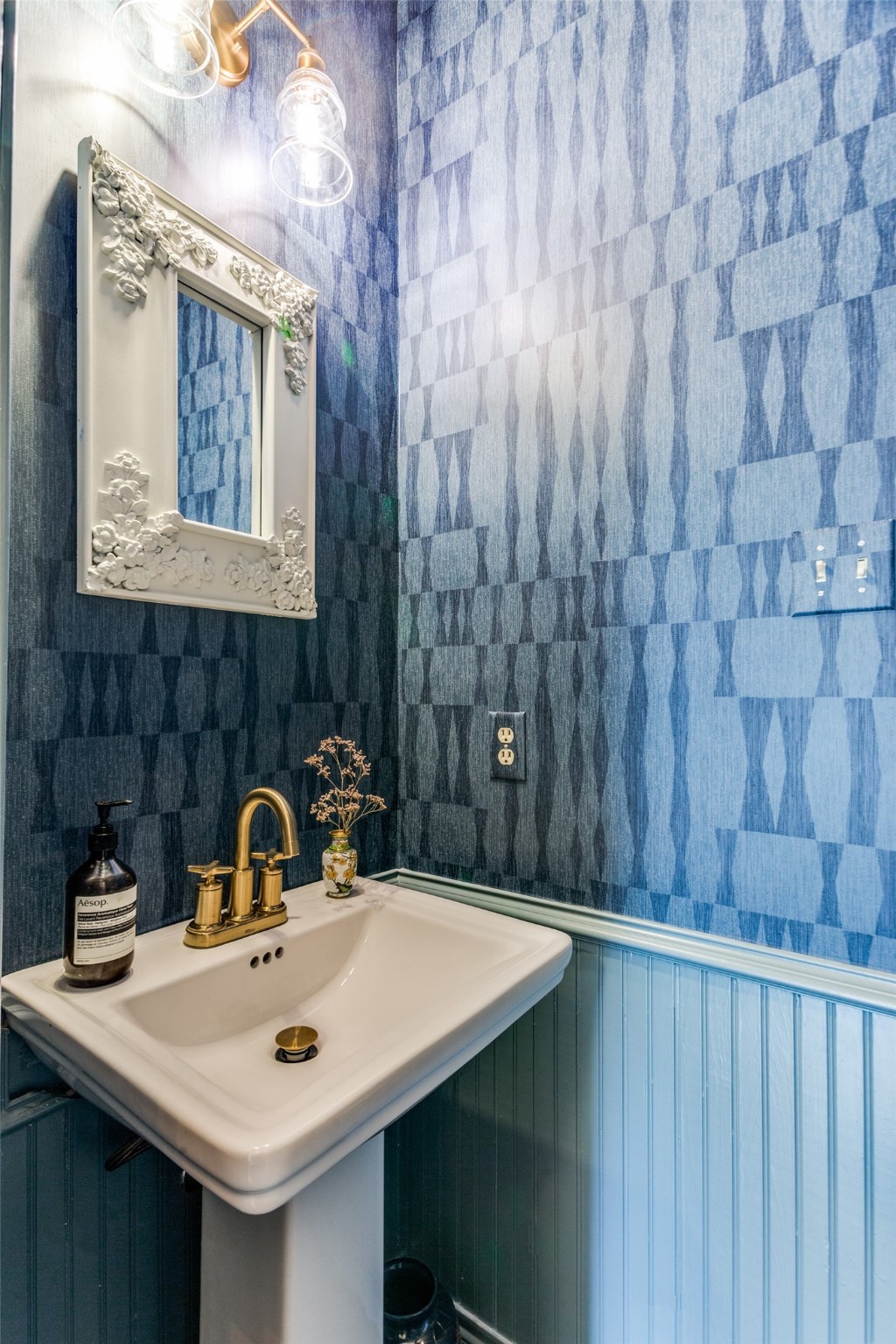 3305 St Albans Circle