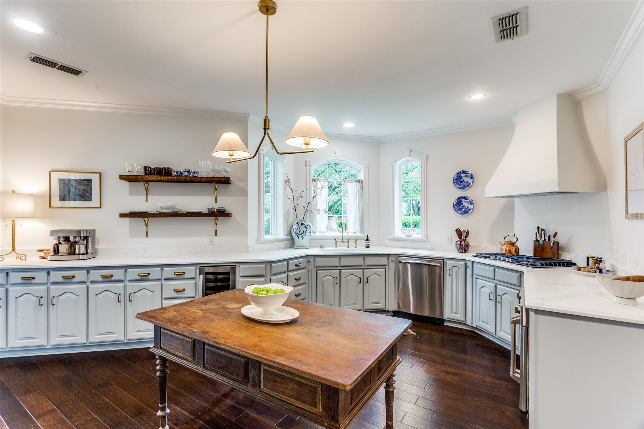 3305 St Albans Circle