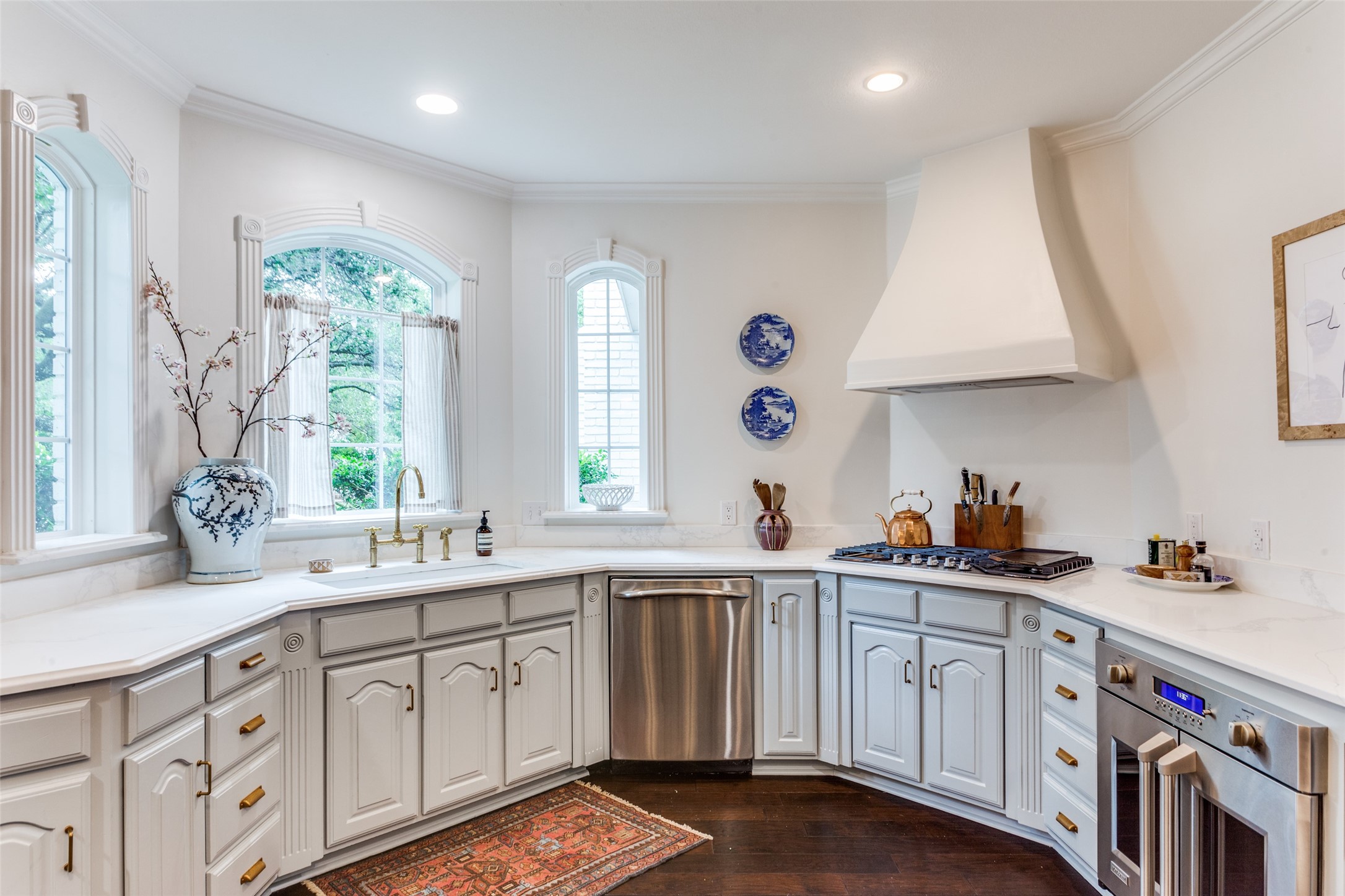 3305 St Albans Circle