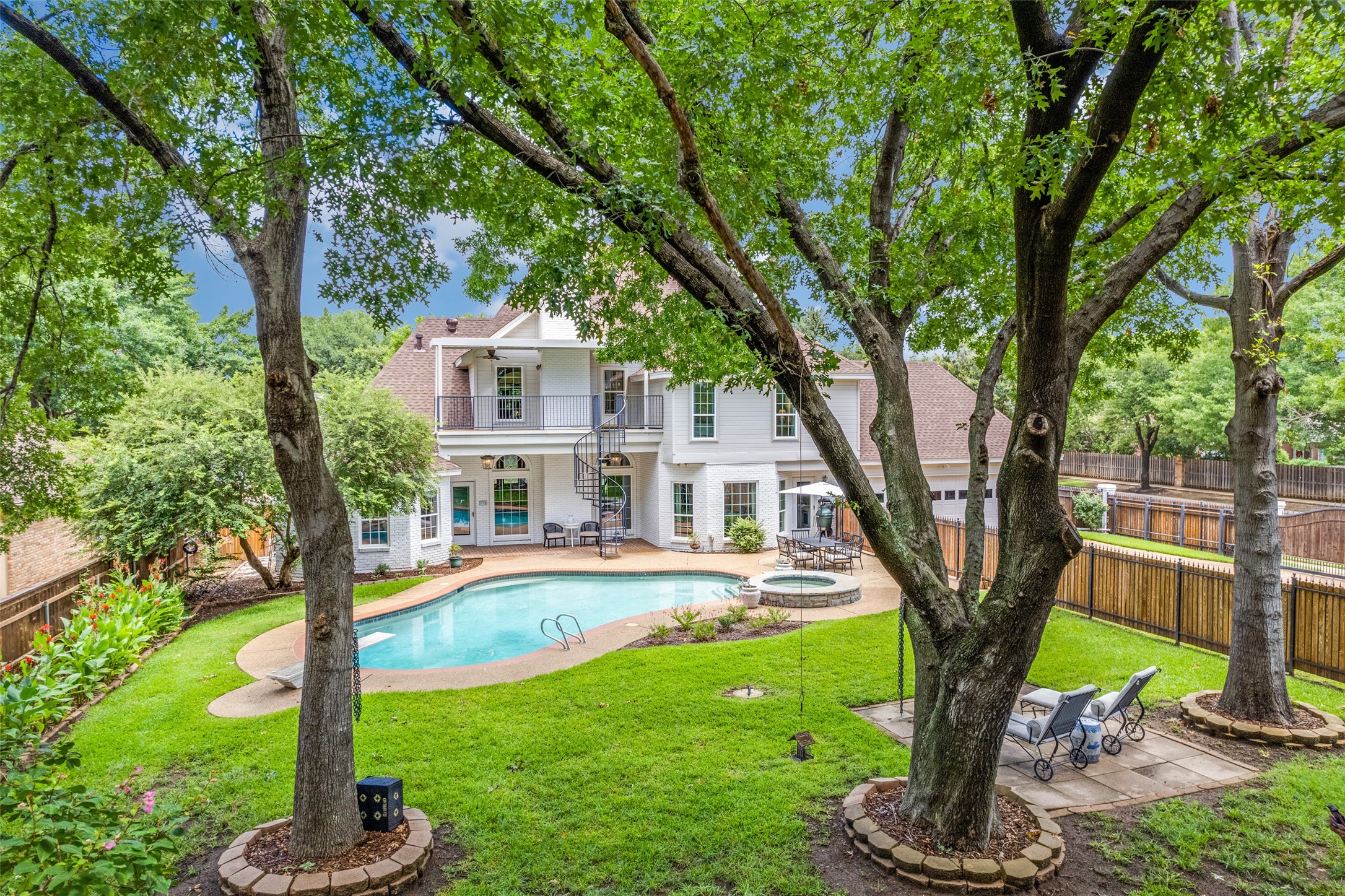 3305 St Albans Circle