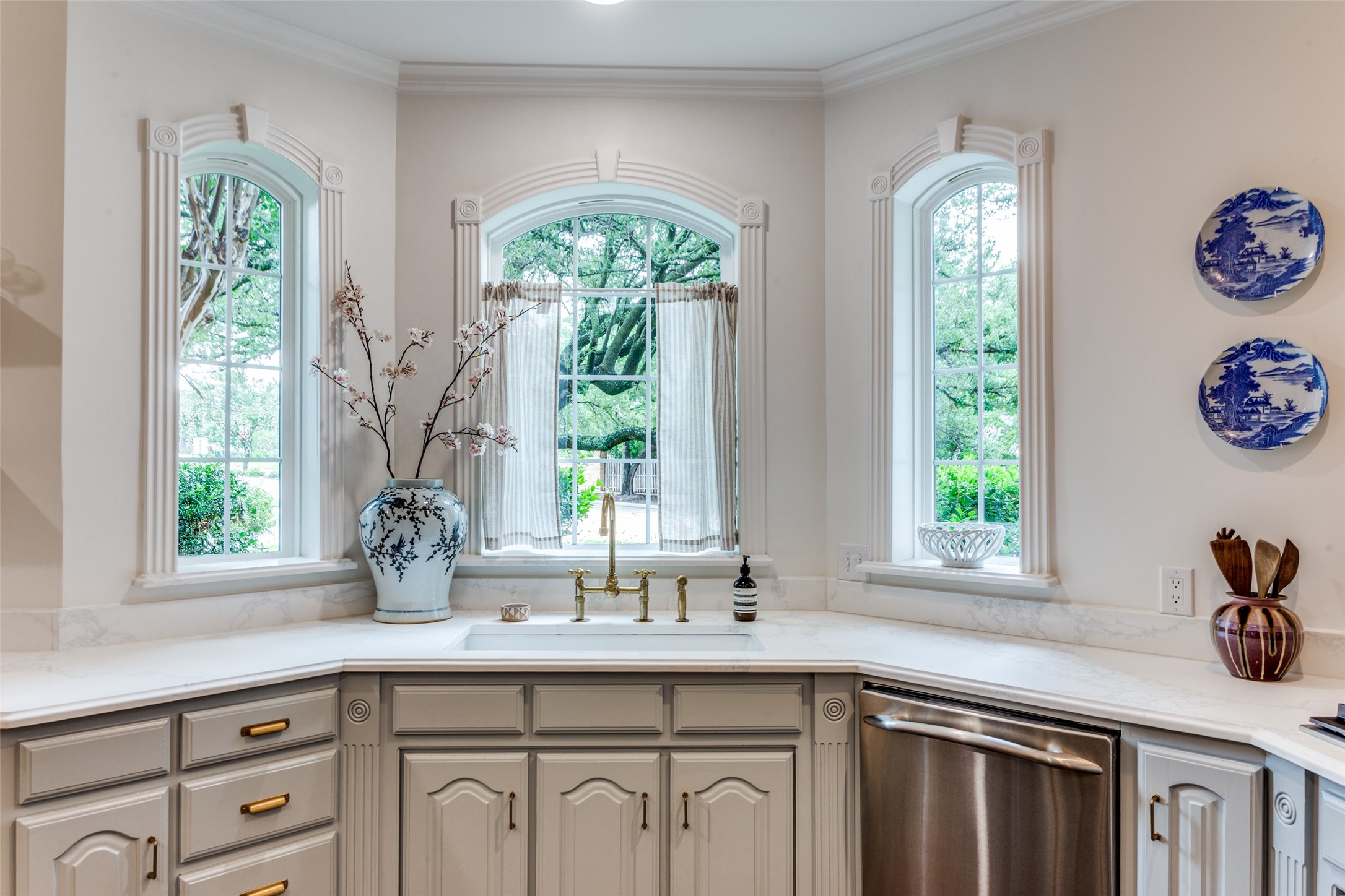 3305 St Albans Circle