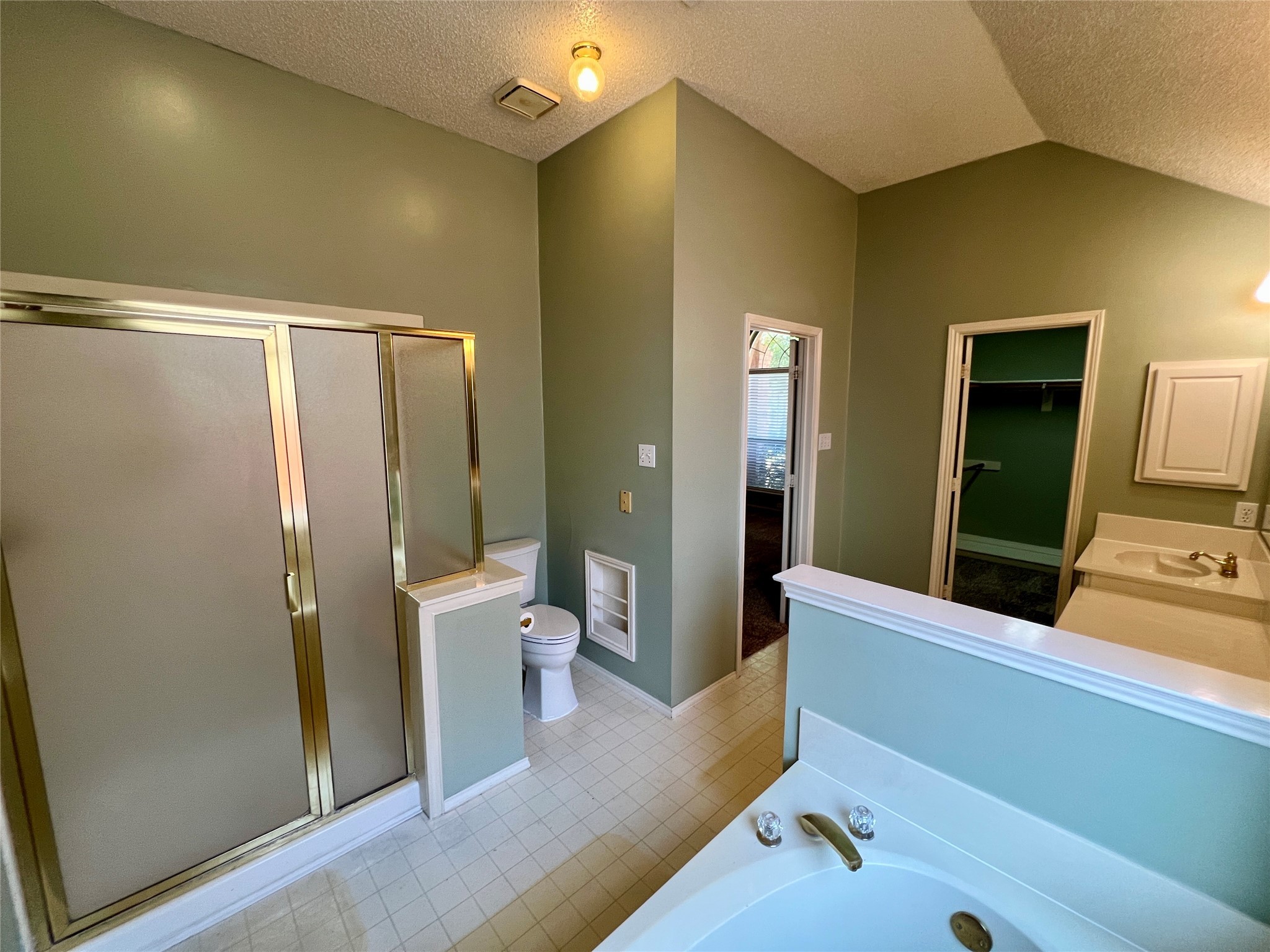 1246 Rivercrest Drive