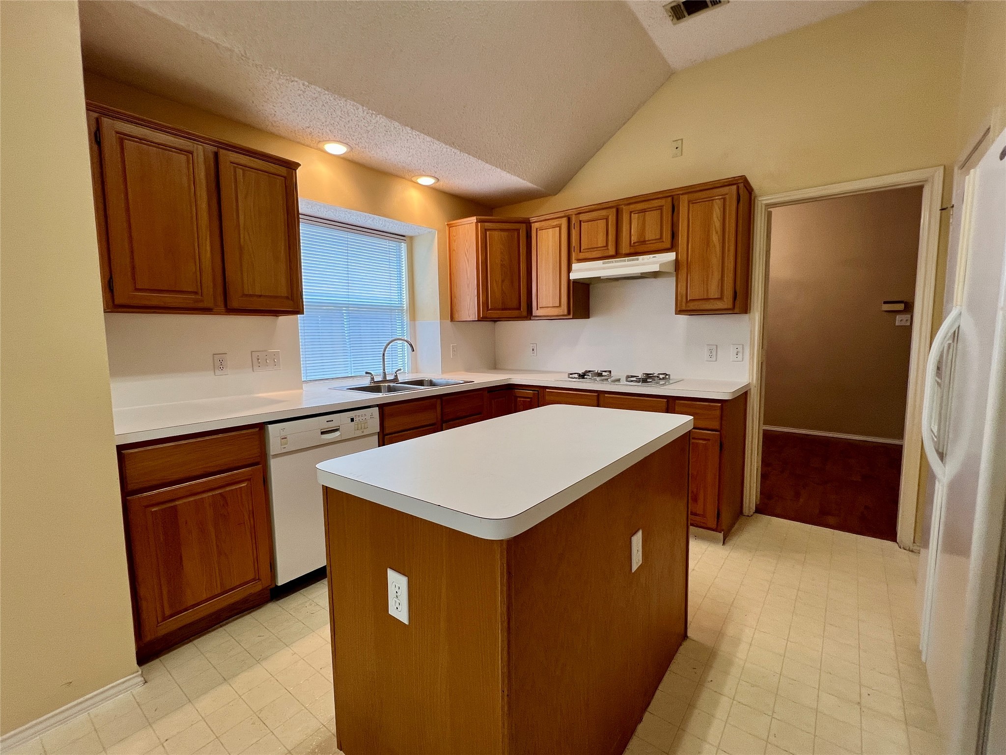 1246 Rivercrest Drive