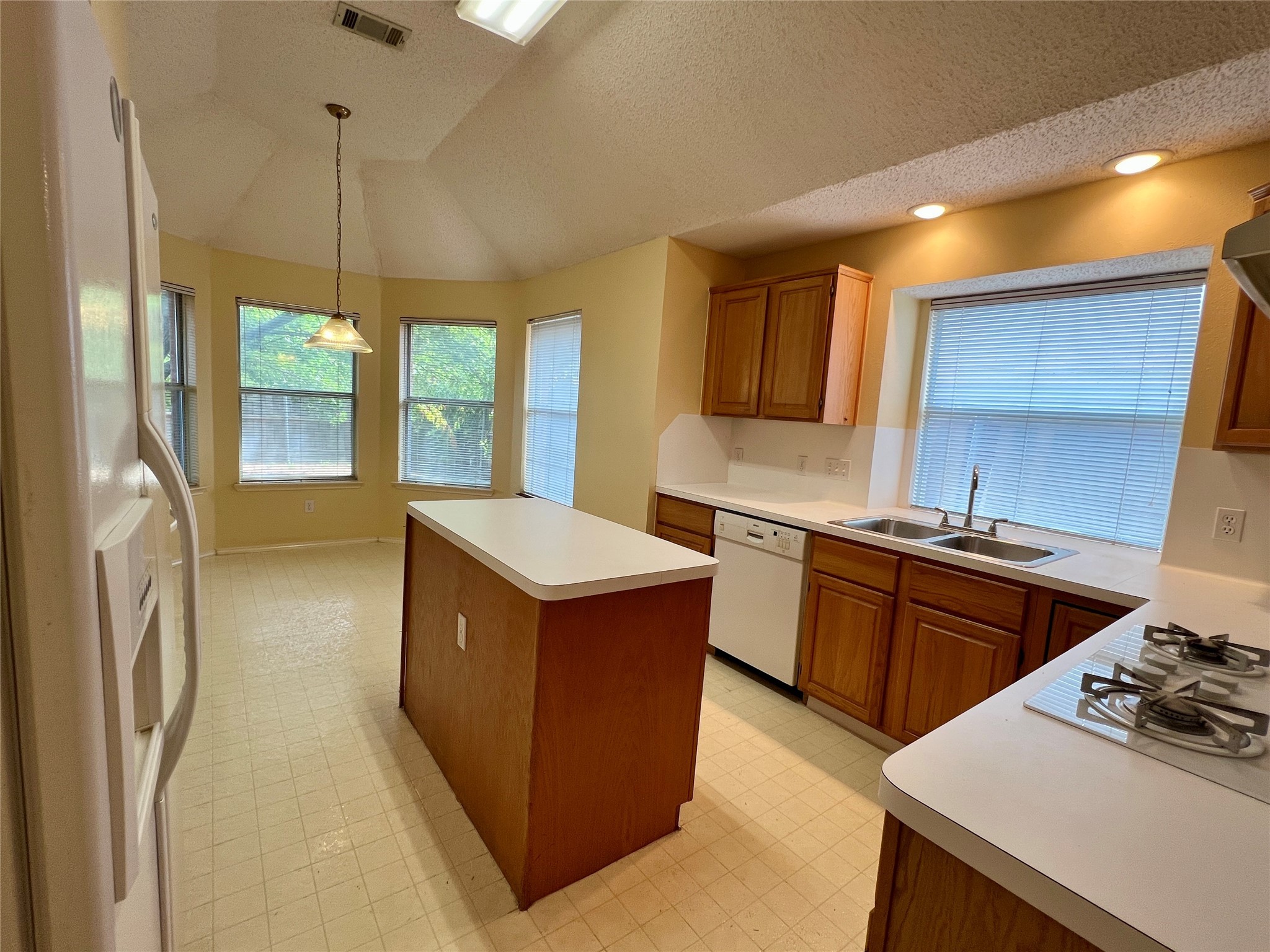 1246 Rivercrest Drive