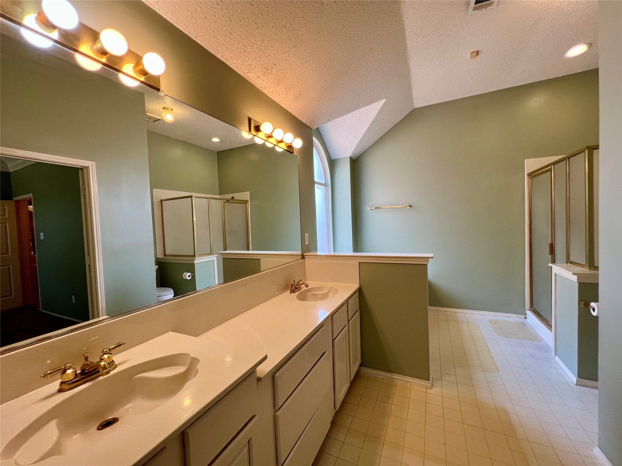 1246 Rivercrest Drive