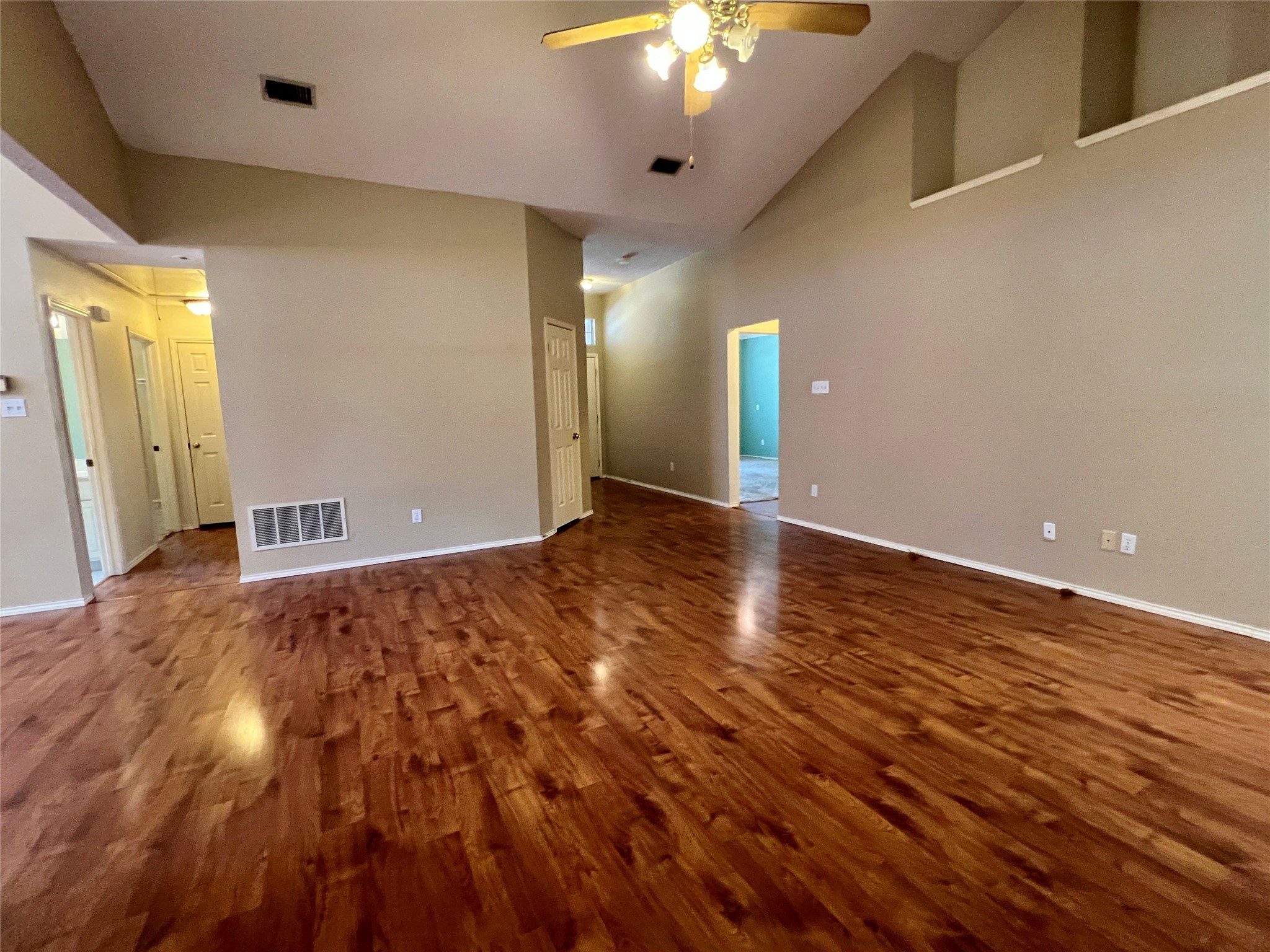 1246 Rivercrest Drive