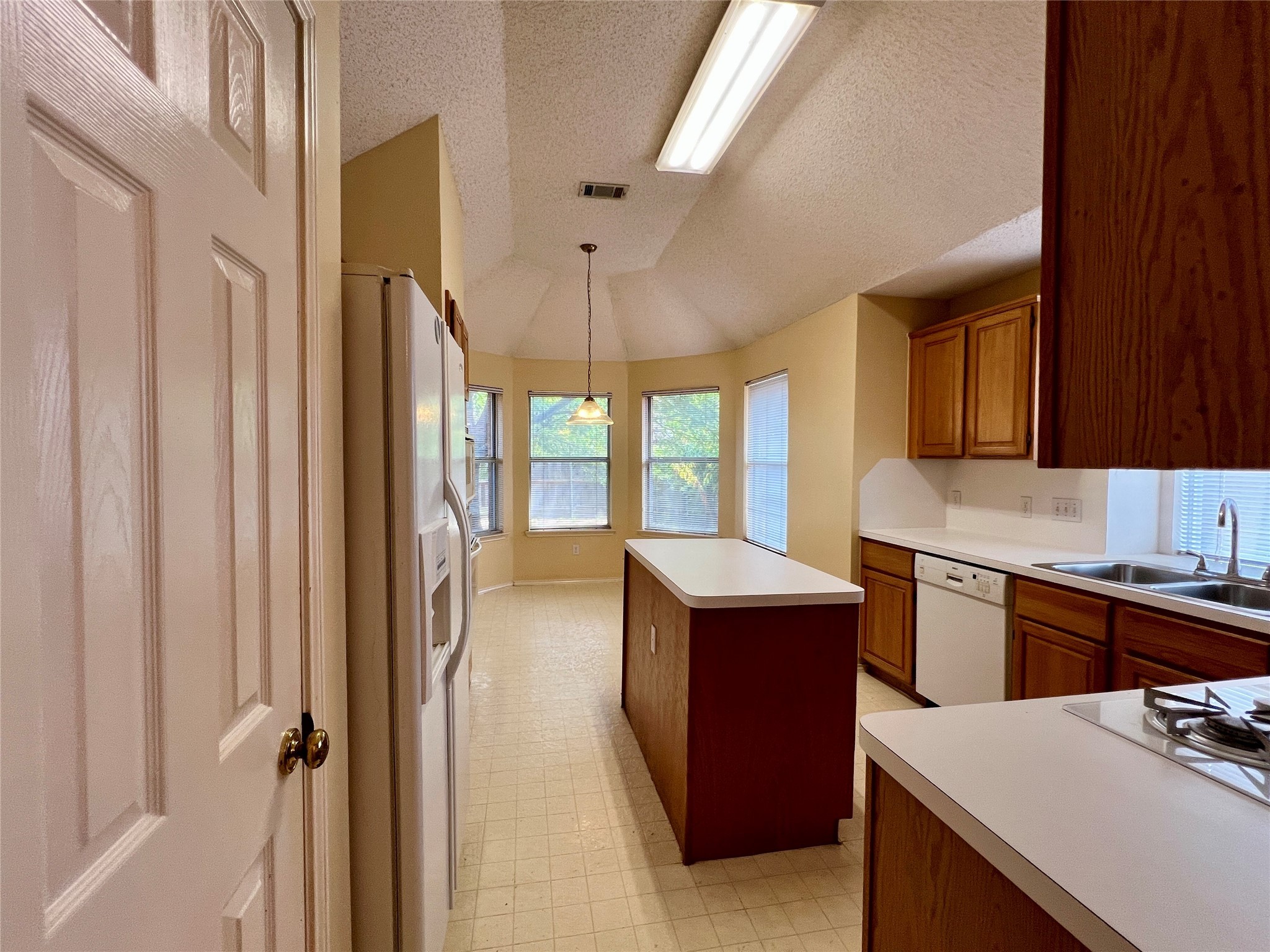 1246 Rivercrest Drive