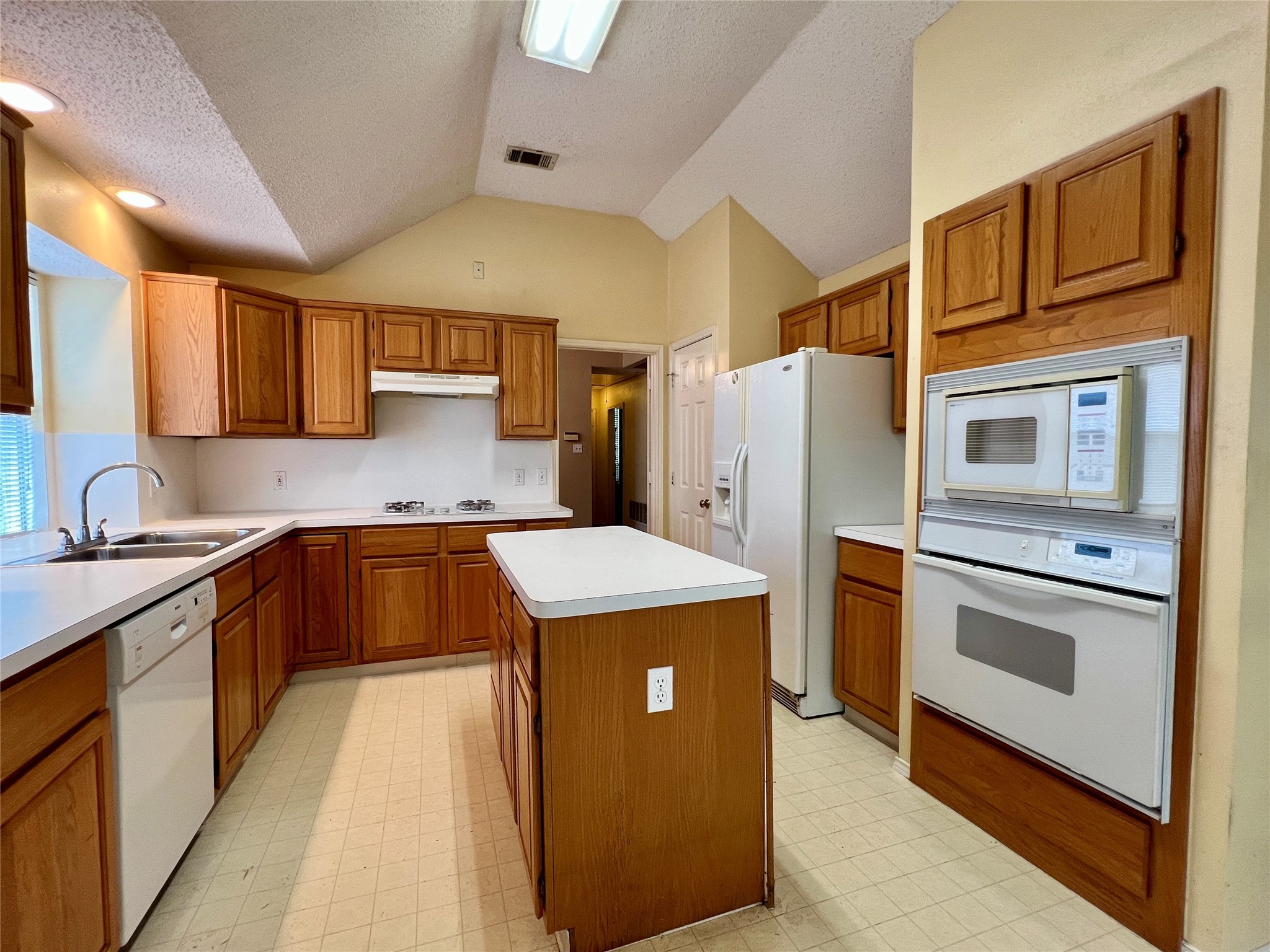 1246 Rivercrest Drive