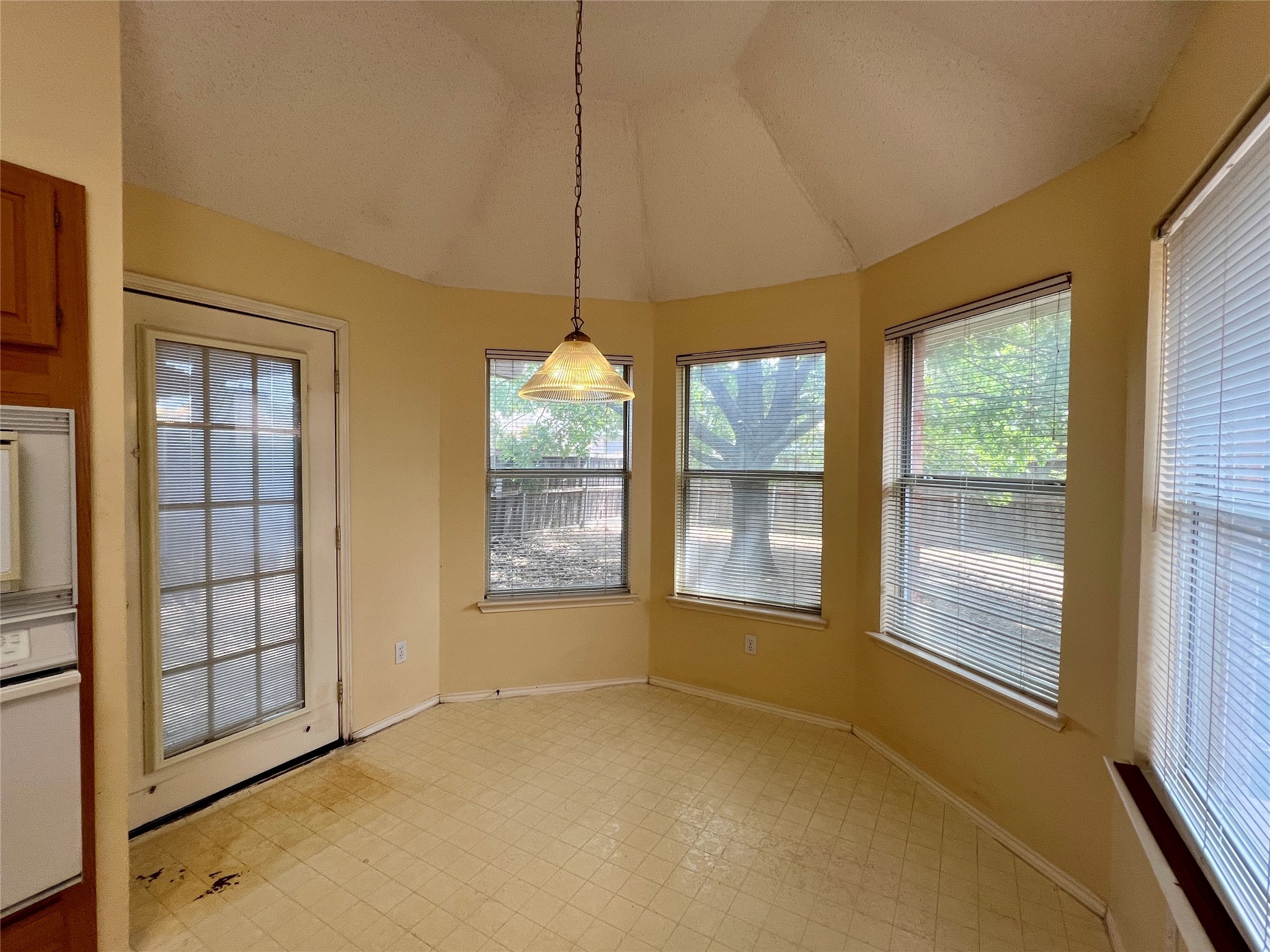 1246 Rivercrest Drive