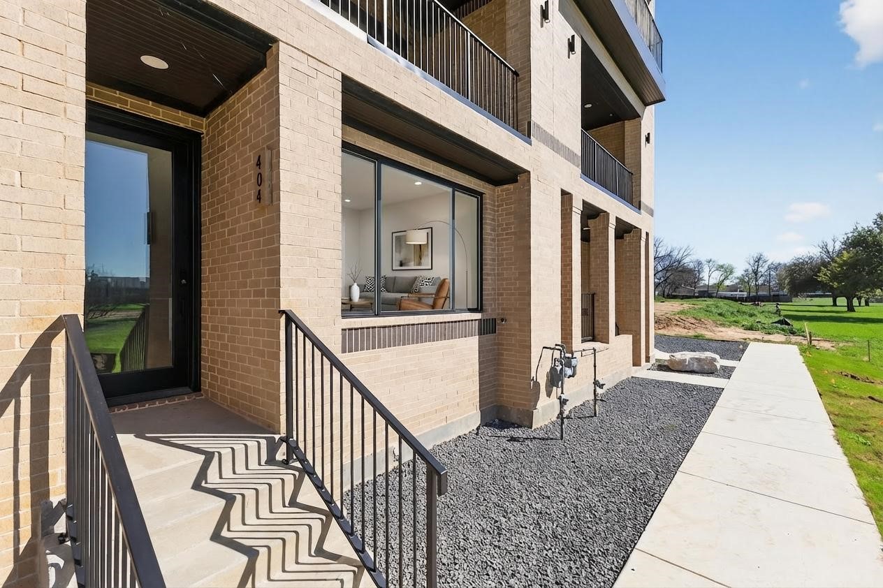 404 Vista Buena Trail
