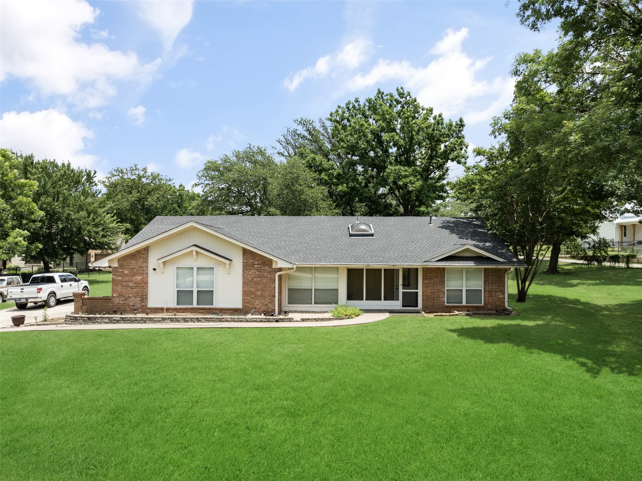 2205 N Pearson
