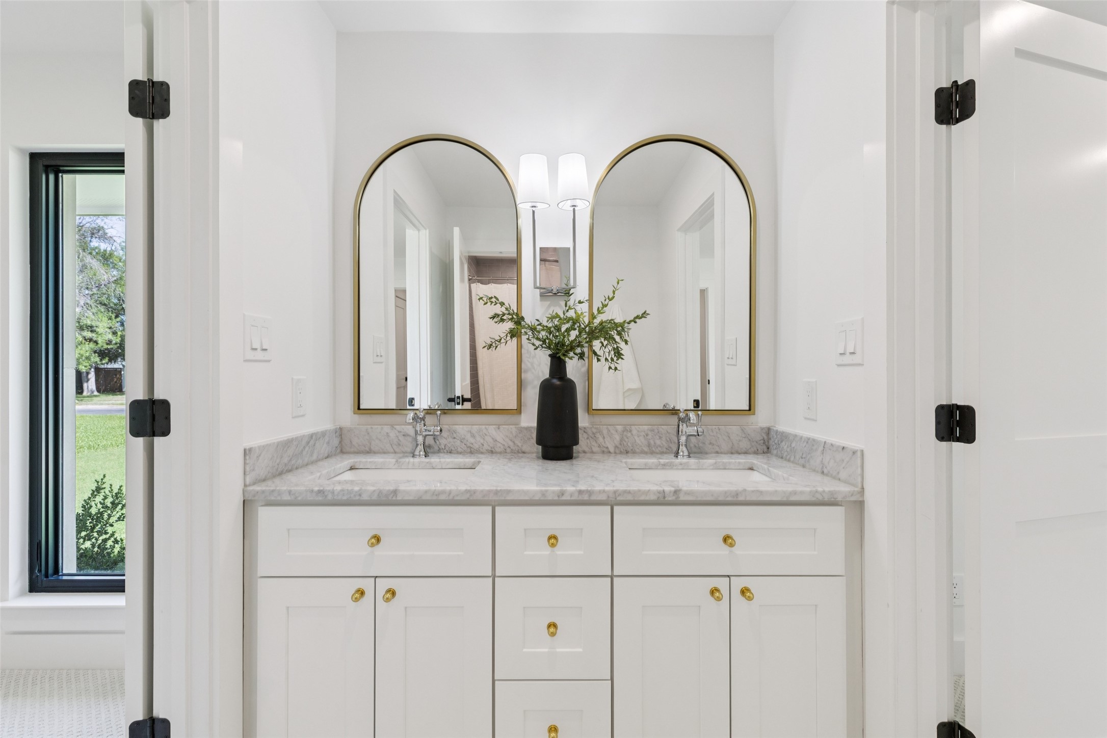 4042 Mendenhall Drive