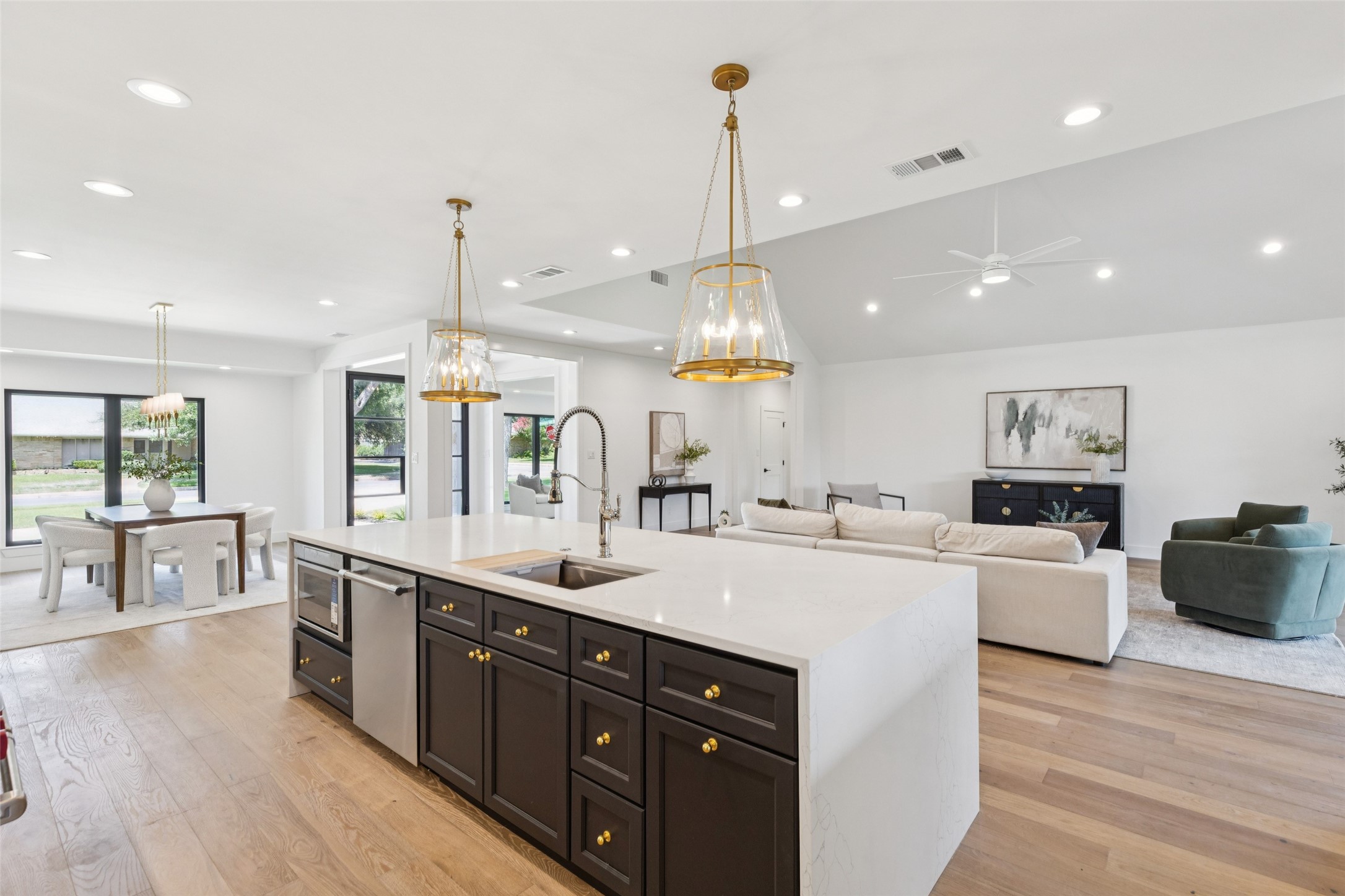 4042 Mendenhall Drive