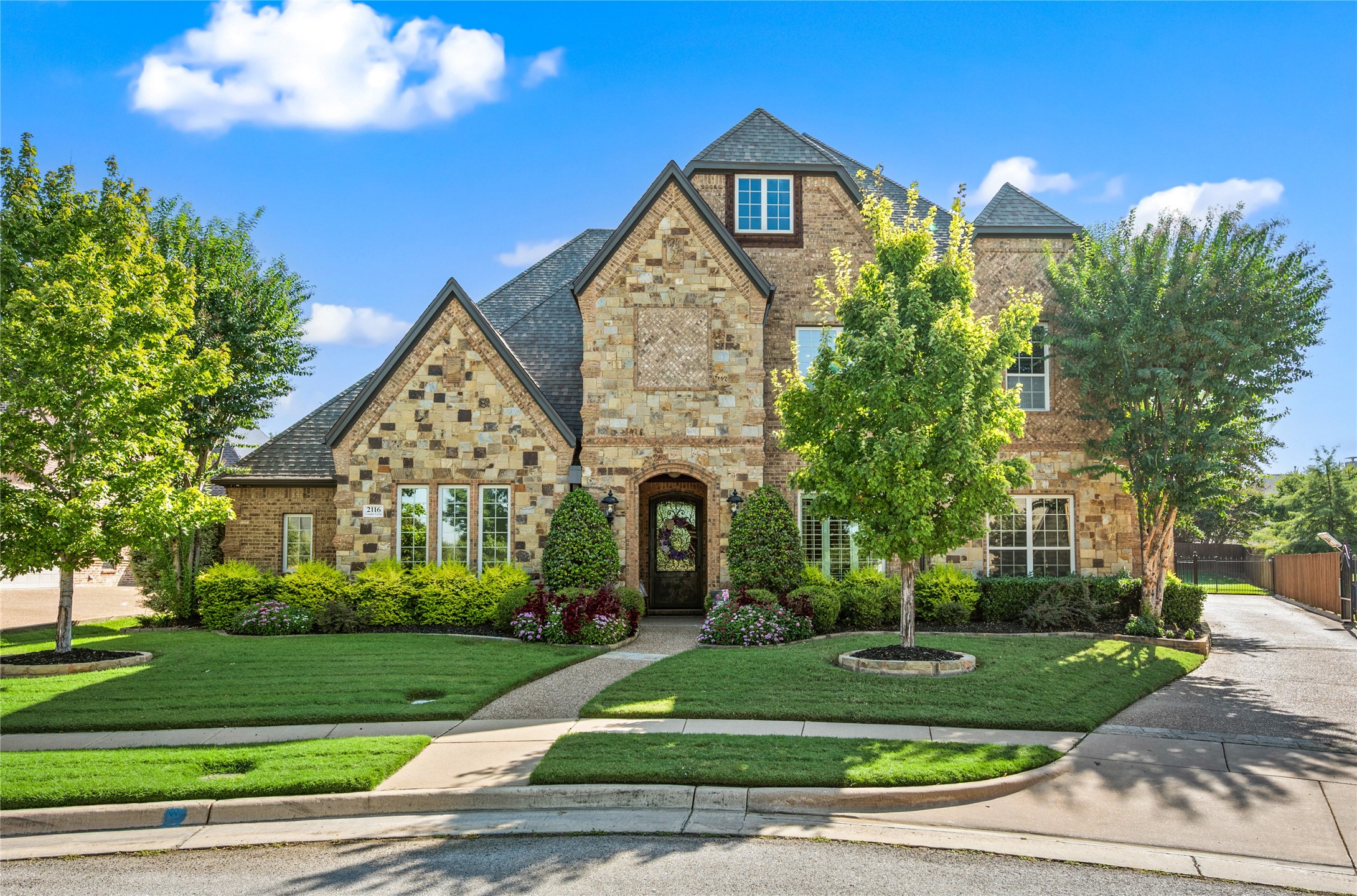 2116 Camden Circle