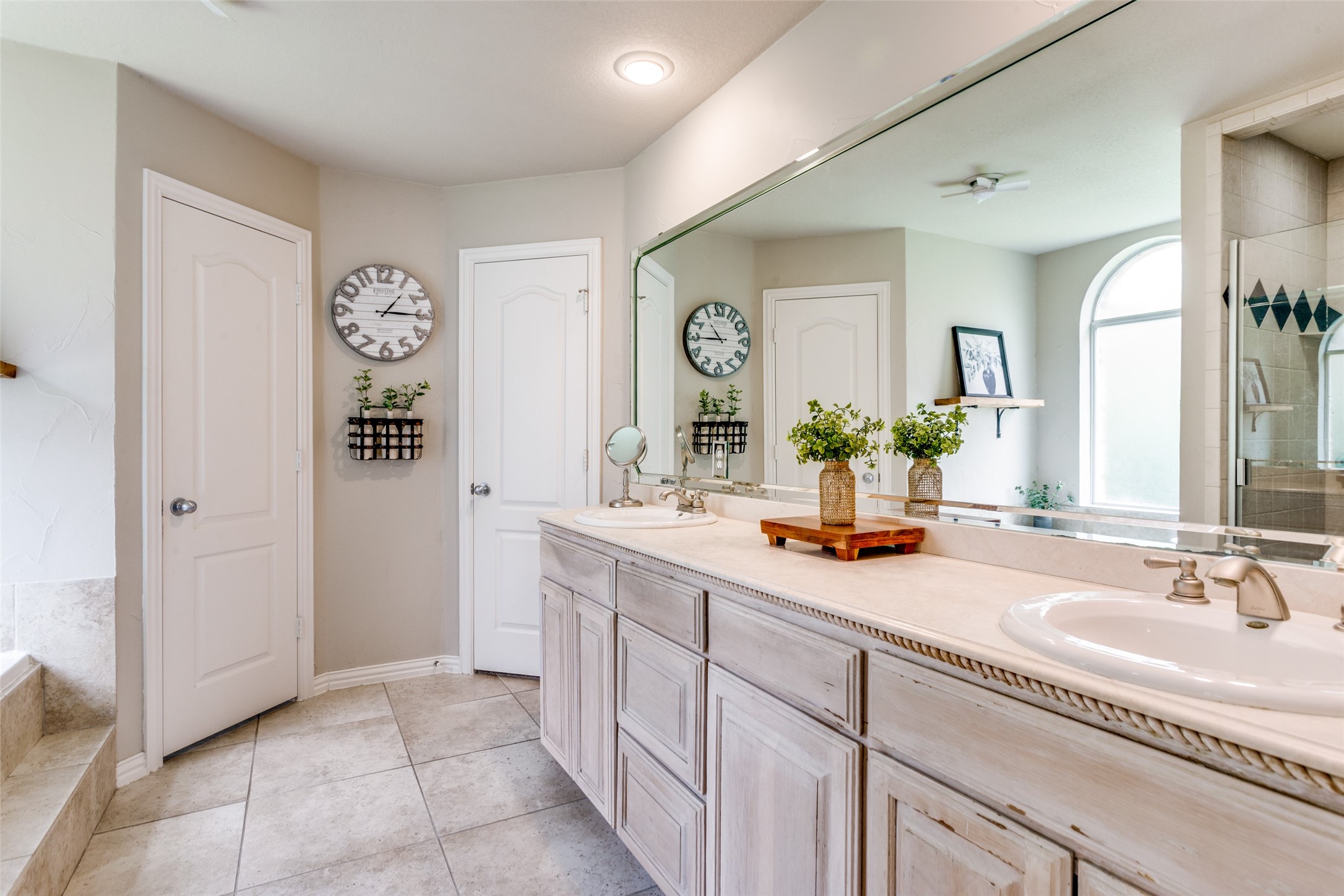 6016 Iron Horse Drive