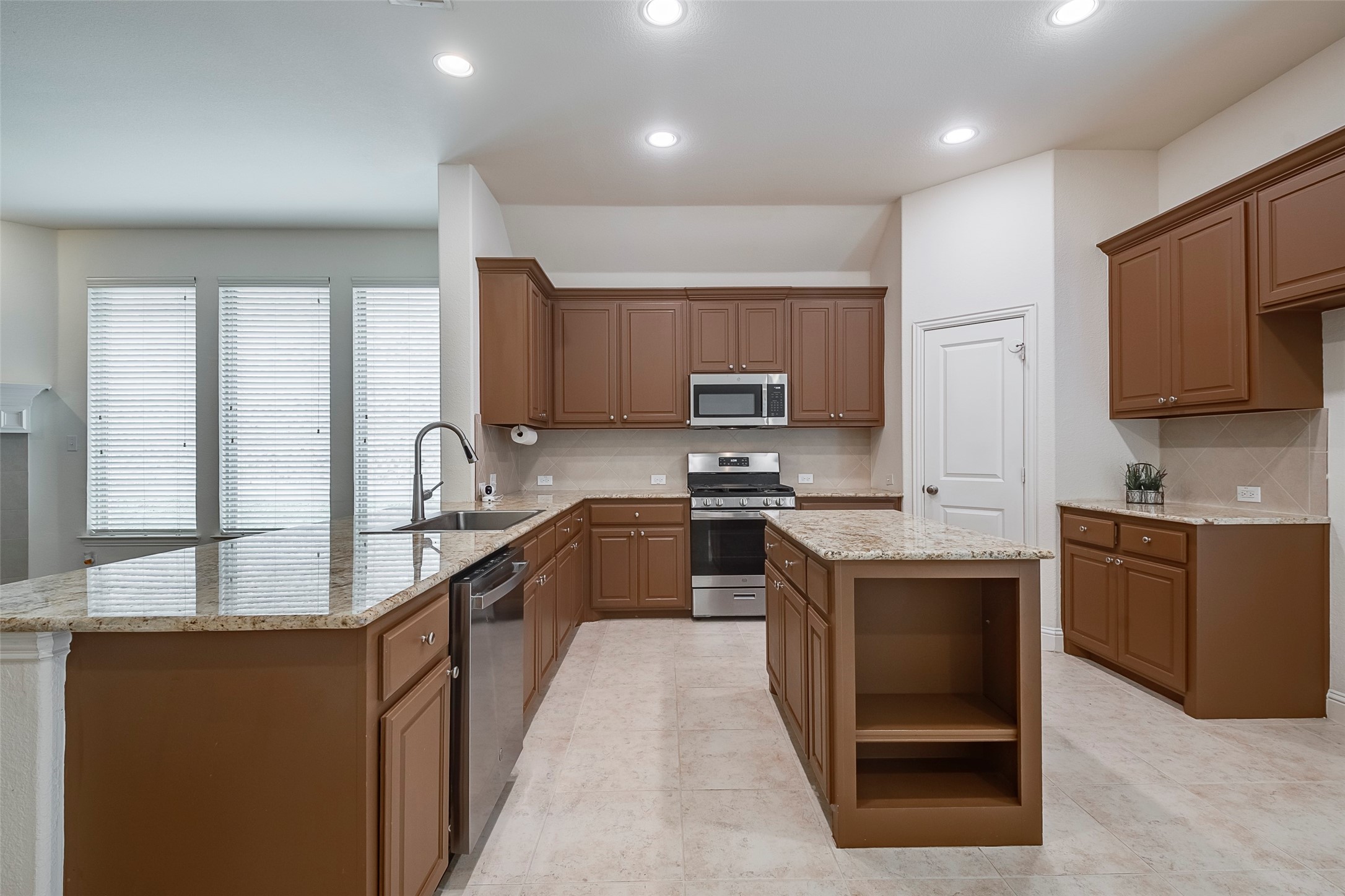 15429 Pioneer Bluff Trail