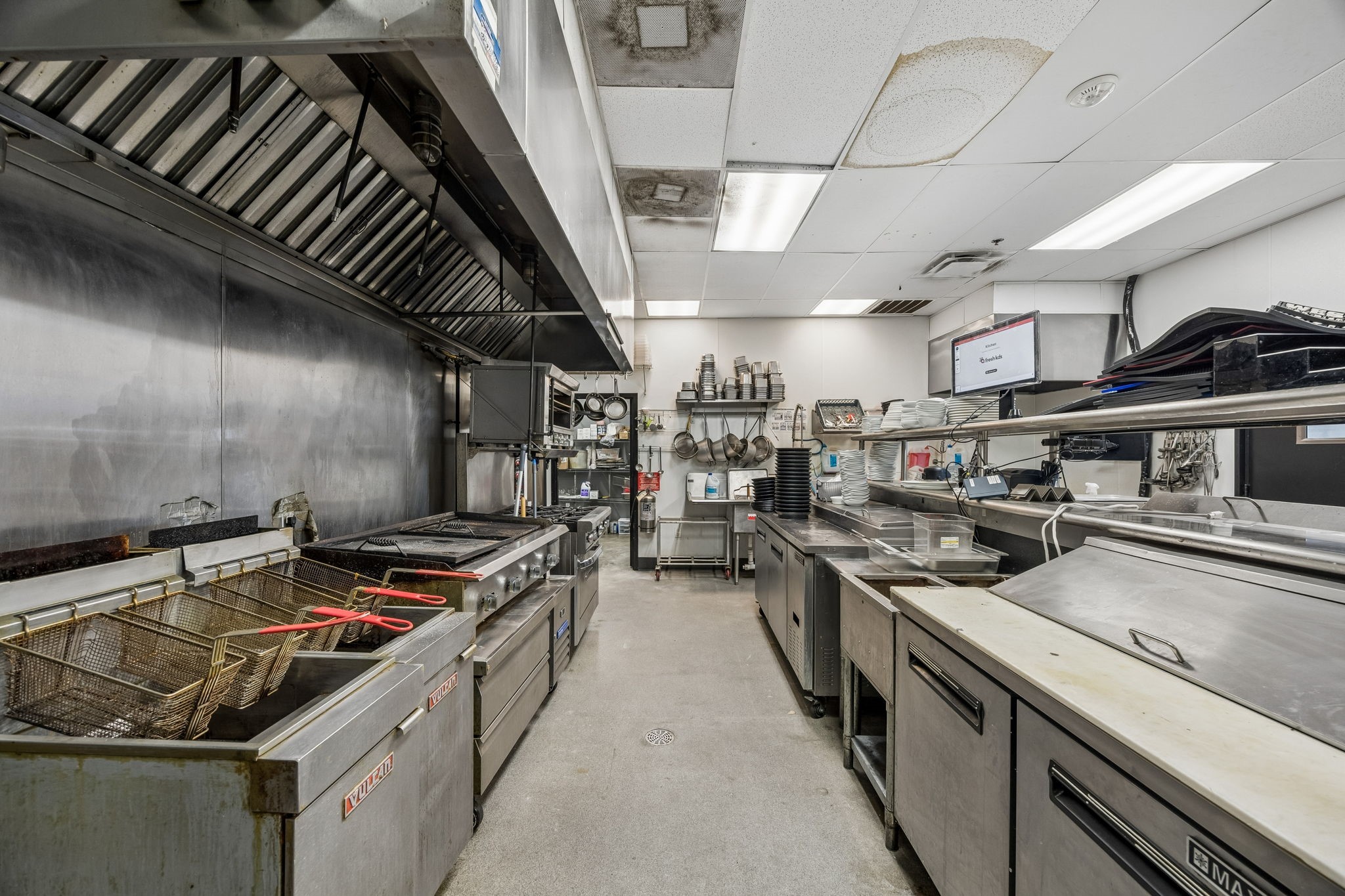 400 S Oak Street 100