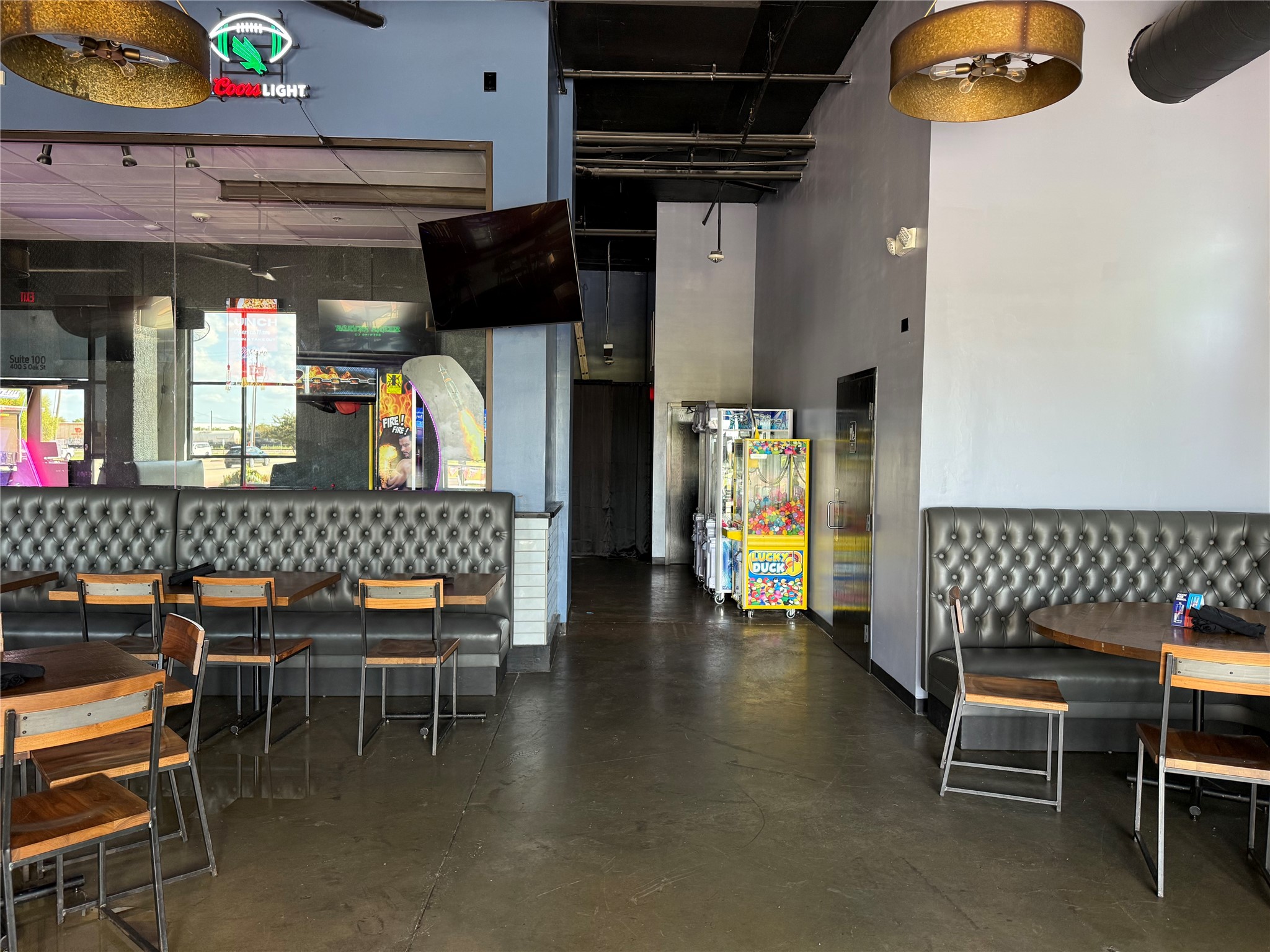 400 S Oak Street 100