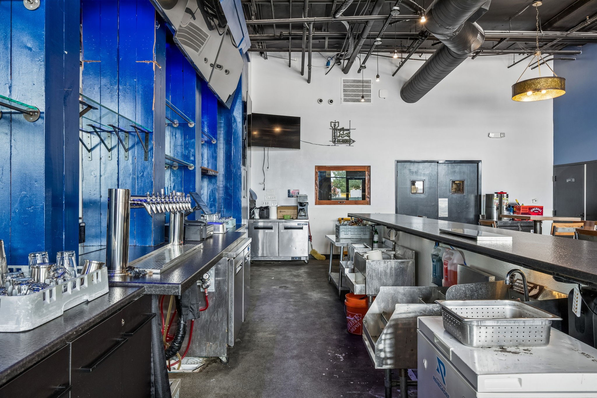 400 S Oak Street 100